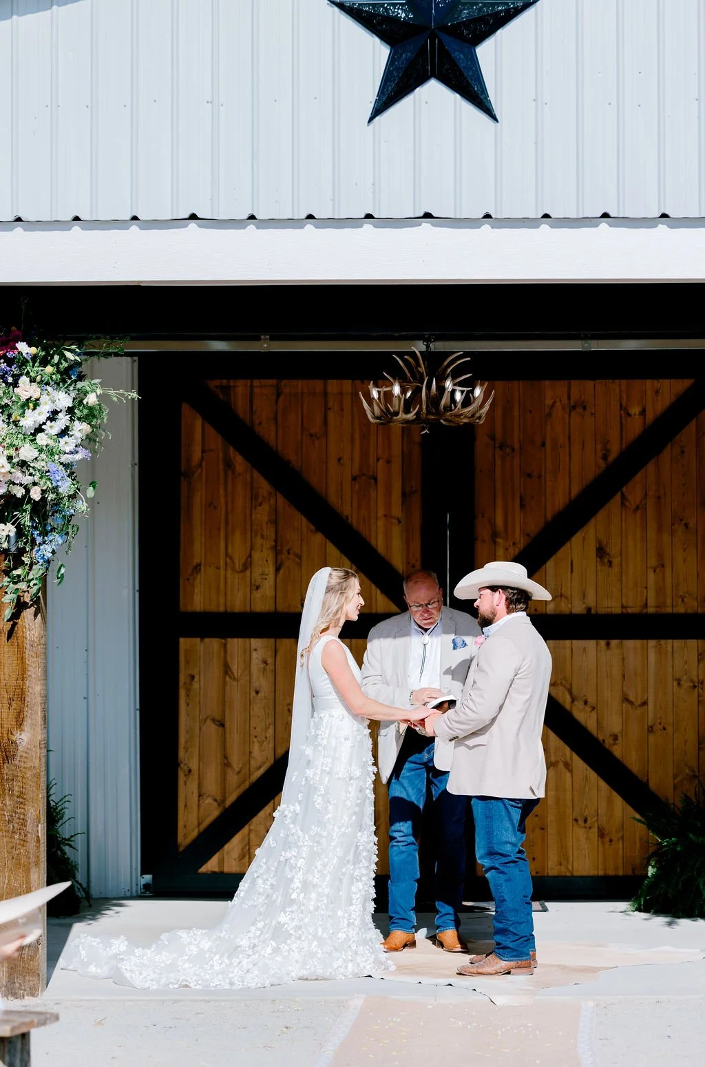 AbbyandRodneyWedding|PhotographybyHosannaWilmotPhotography-188.JPG