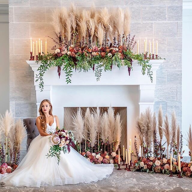 King Protea in bouquets makes our heart melt! Amazing option for brides looking for that unique wow factor to their florals 💐 &bull;

As seen in The Bridal Guide Magazine