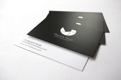 Création du logotype et de la carte de visite du photographe Maxime Faury.