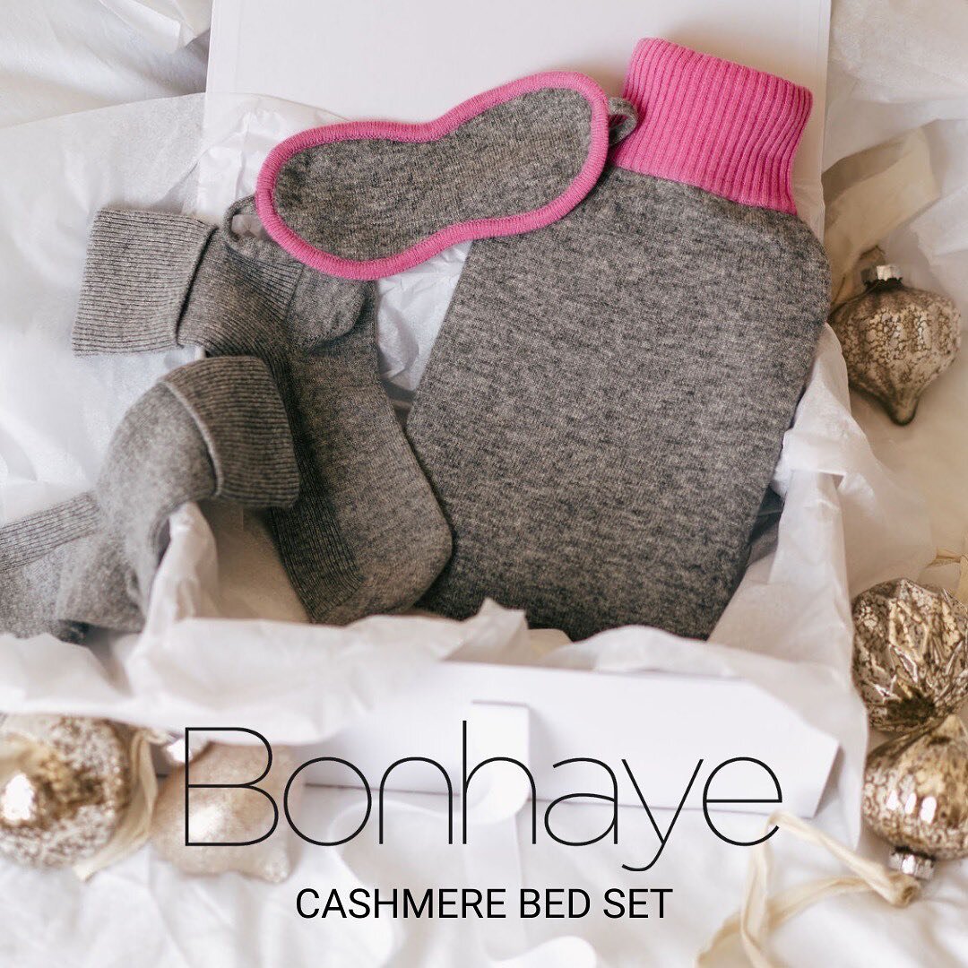 Send your loved one this beautiful Cashmere bed set this Christmas 🎁 

Including:
* Socks
* Hot water bottle cover
* Eye mask 

Comes gift wrapped in a lovely presentation box, ready to put under the Christmas tree 🎄 

#giftset #christmas #presents