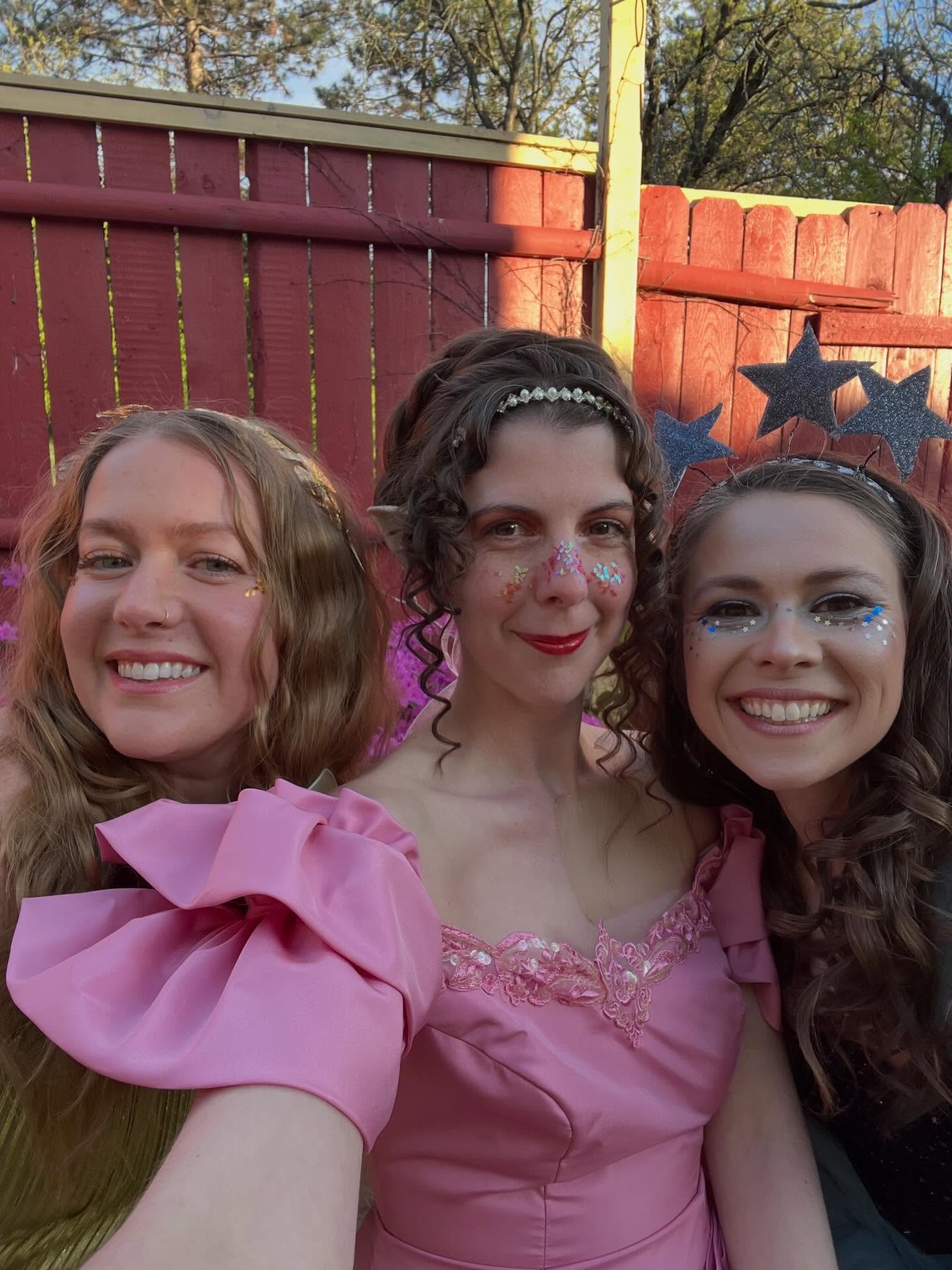 Meg Ryan Skate Club goes to a fantasy ball✨ 🌸 🧝&zwj;♀️🔮 *frolic frolic frolic* *la la la* *witchy witchy witch* @bonnell.brittany @kilomwhiskey