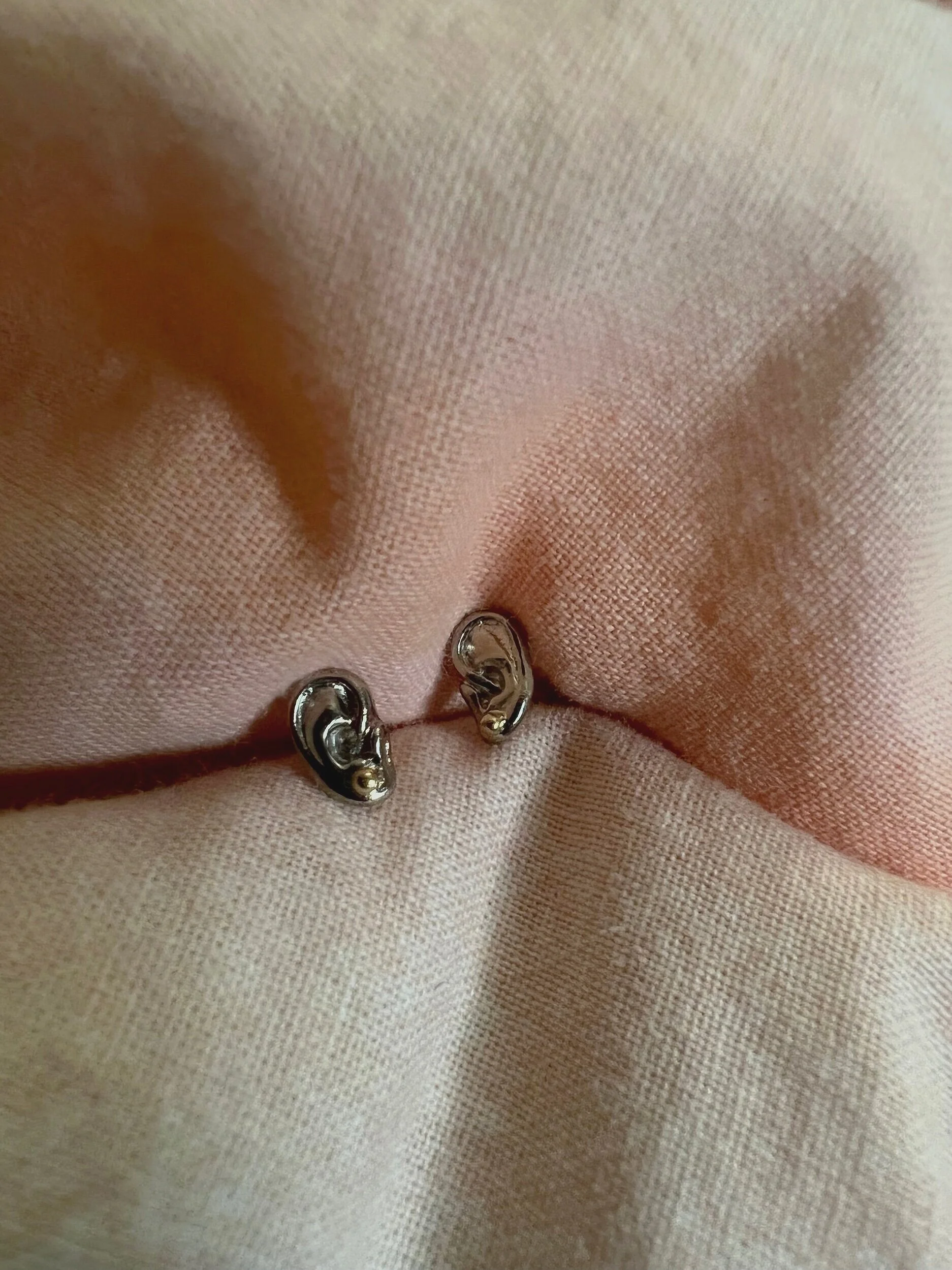 B77BA085-0BFF-4D9B-AAA4-3C85DF25D56B