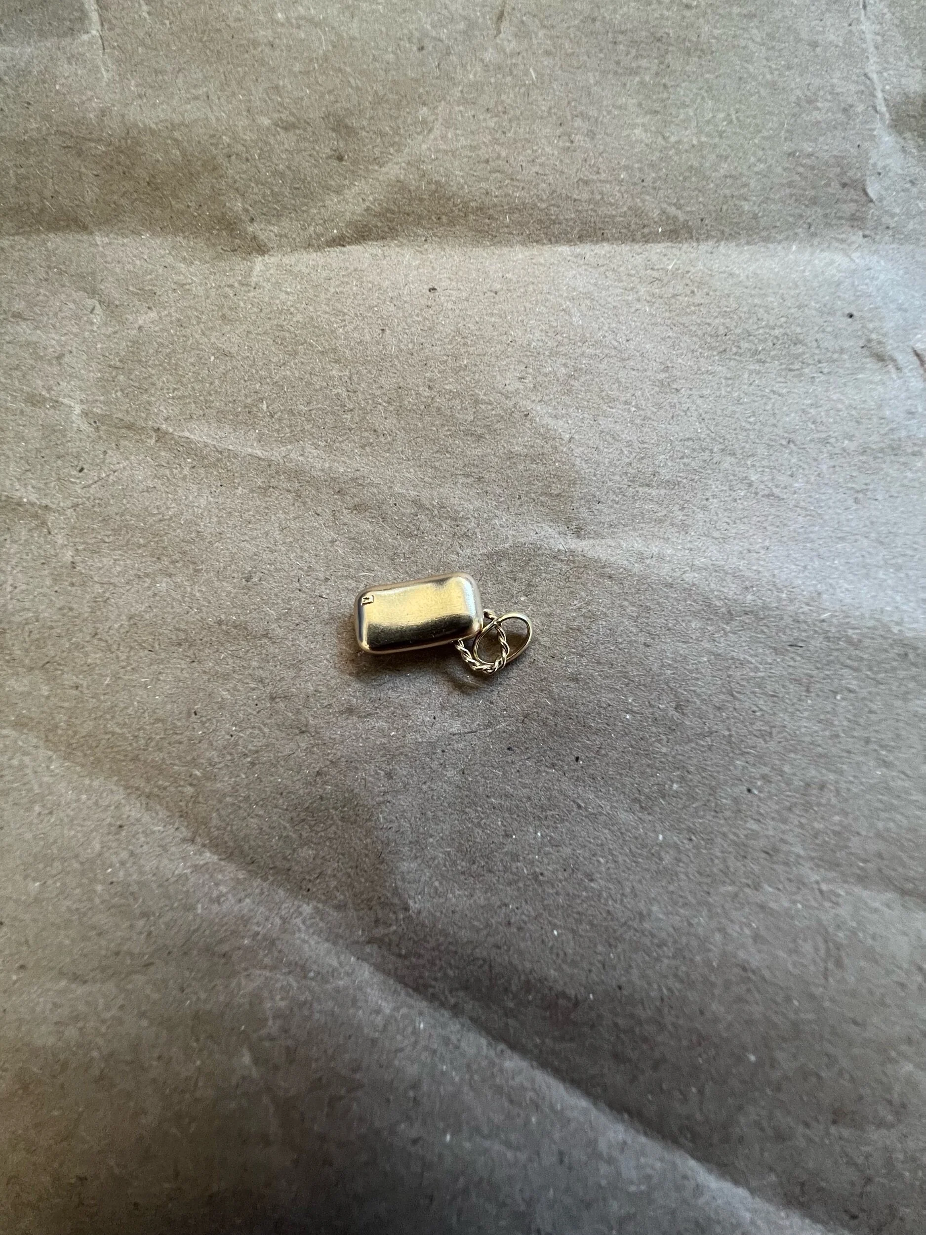 1D697633-9DF7-409C-A6E2-1D73ECA9A532