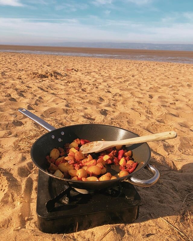 B r e a k f a s t ~
Up mega early morning his morning so drove to the beauty of Thurstaston to cook breakfast on the beach. Fried up chorizo, red pepper, spring onions, some cooked leftover new potatoes from last night&rsquo;s tea and threw in half a