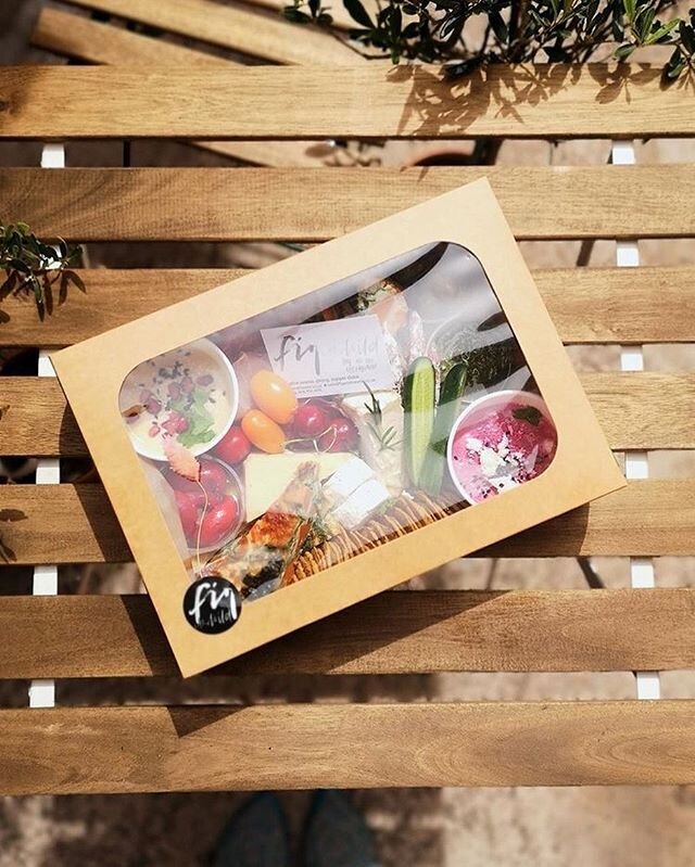B o x  o f  J o y ~
Love getting photos sent from customers graze boxes at their homes. It&rsquo;s ace thinking of people all over the place , all in their own little worlds getting stuck in to one of these boxes.  This beauty is from @lydiafayhill o