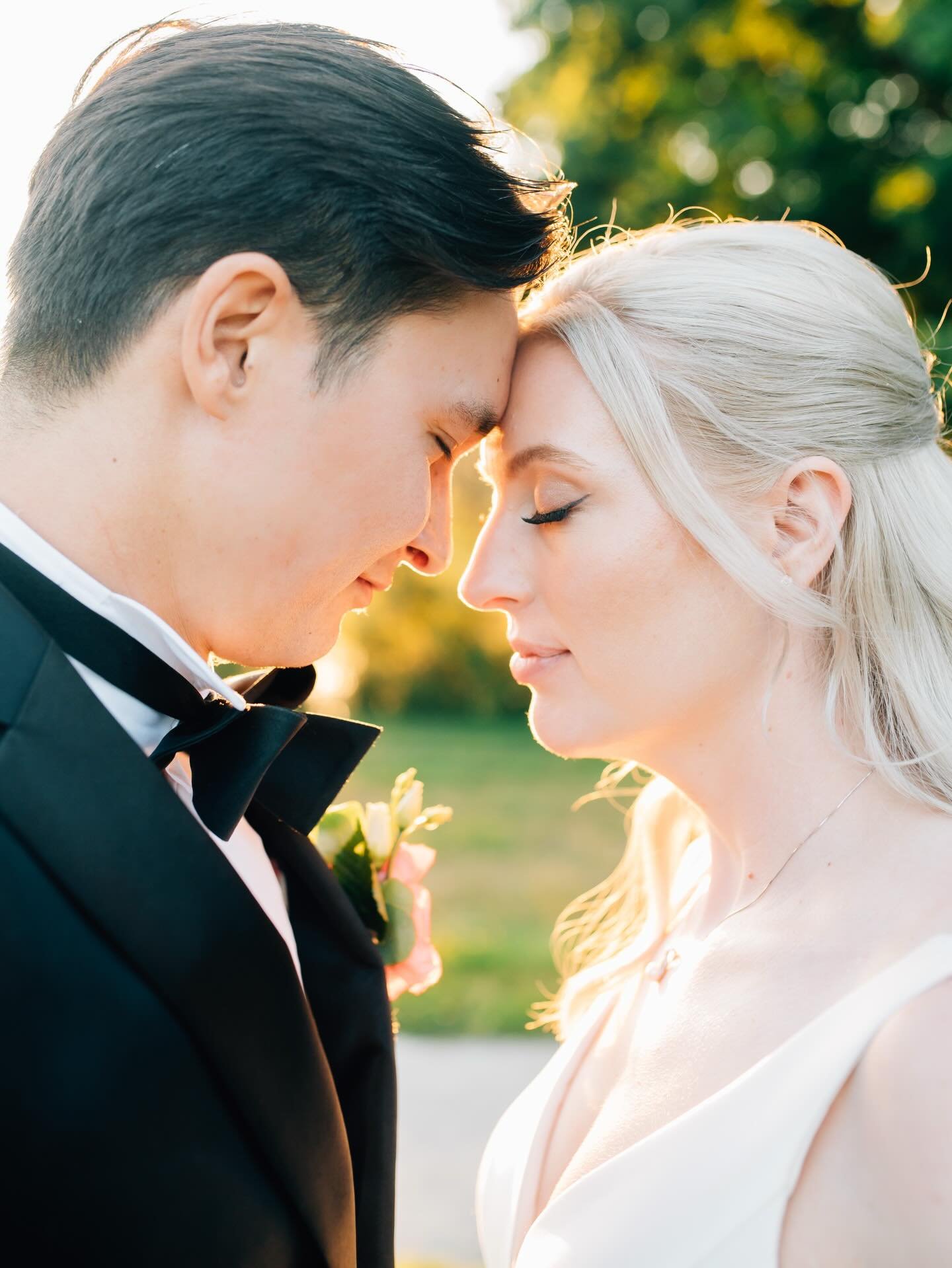 Some of my favorites from Tori and Kyle&rsquo;s wedding! They were a dream to work with and the whole time I was there I was just pinching myself that I had this opportunity. ❤️
.
.
.
#portlandweddingphotographer #portlandweddingphotography #portland
