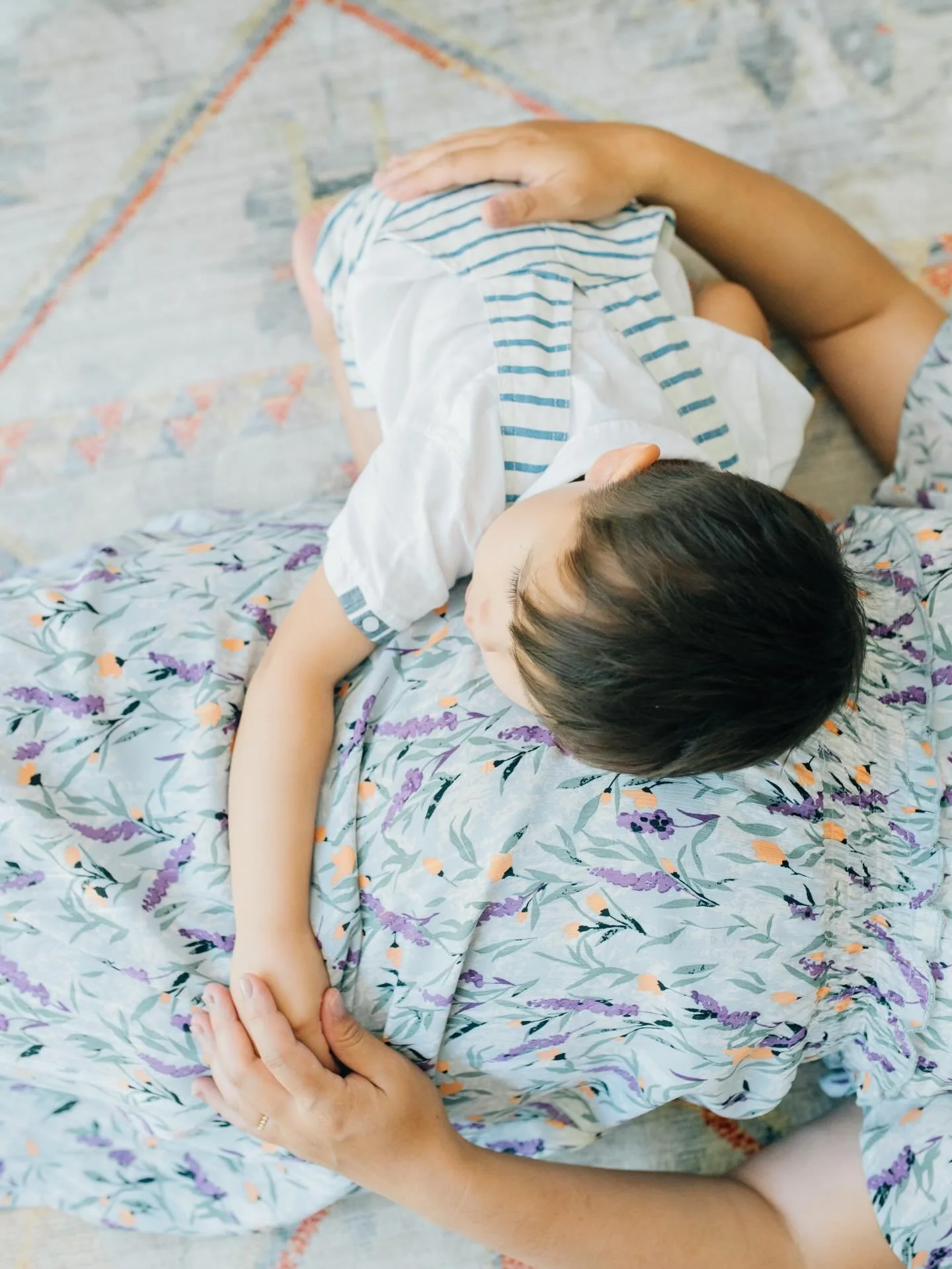 Moment Monday!
⠀⠀⠀⠀⠀⠀⠀⠀⠀
This family is so special! I can away from their session just feeling so uplifted-they solidified how important families are and how important the work they&rsquo;re doing in their home is. Adding a new baby can be a hard thi