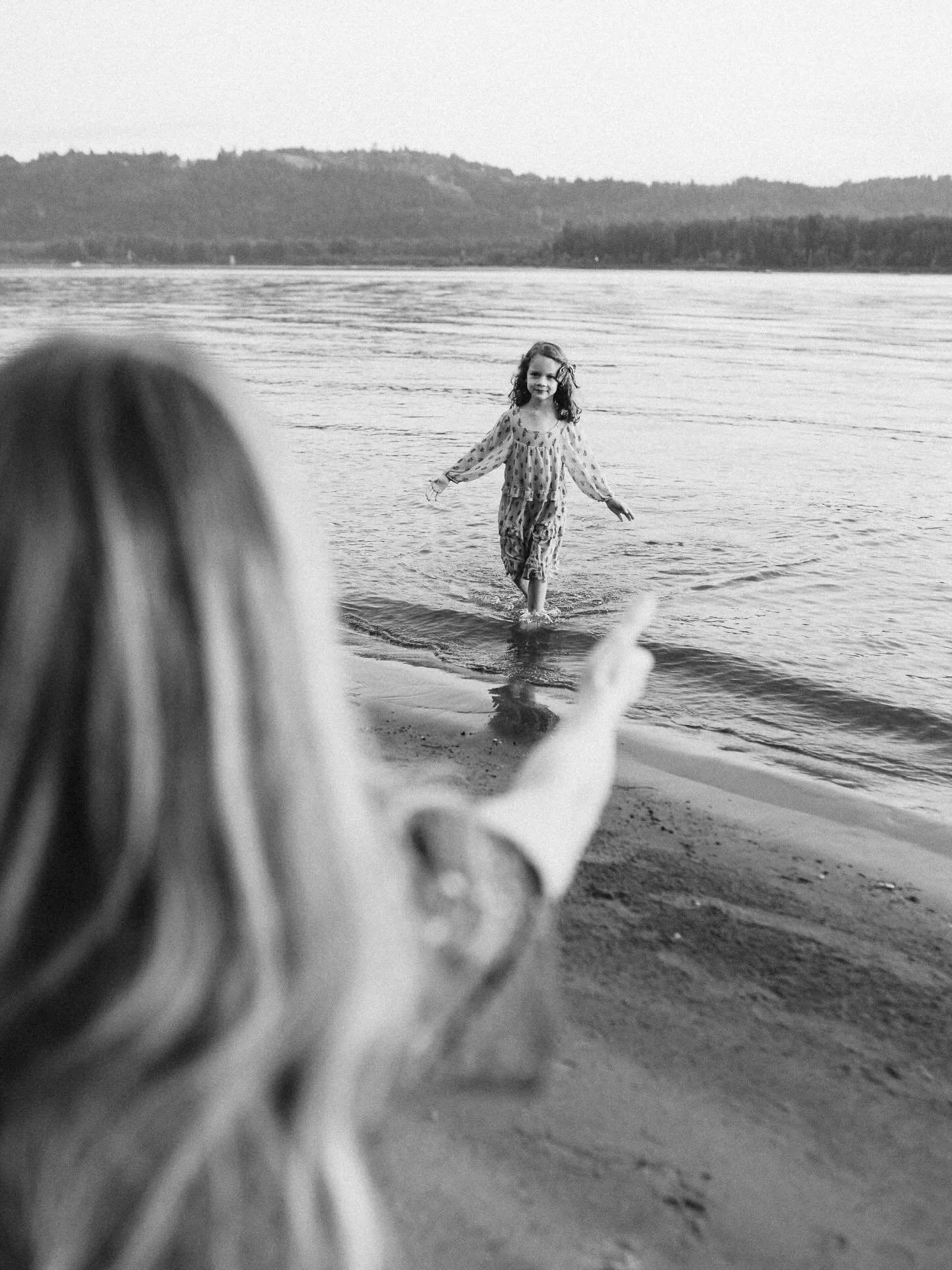 These sweet and tranquil moments are some of my favorite to photograph. ❤️
.
.
.
#portlandfamilyphotographer #vancouverwafamilyphotographer #portlandfamilyphotography
Kristina Graff is a family photographer serving the Portland, OR and Vancouver, WA 