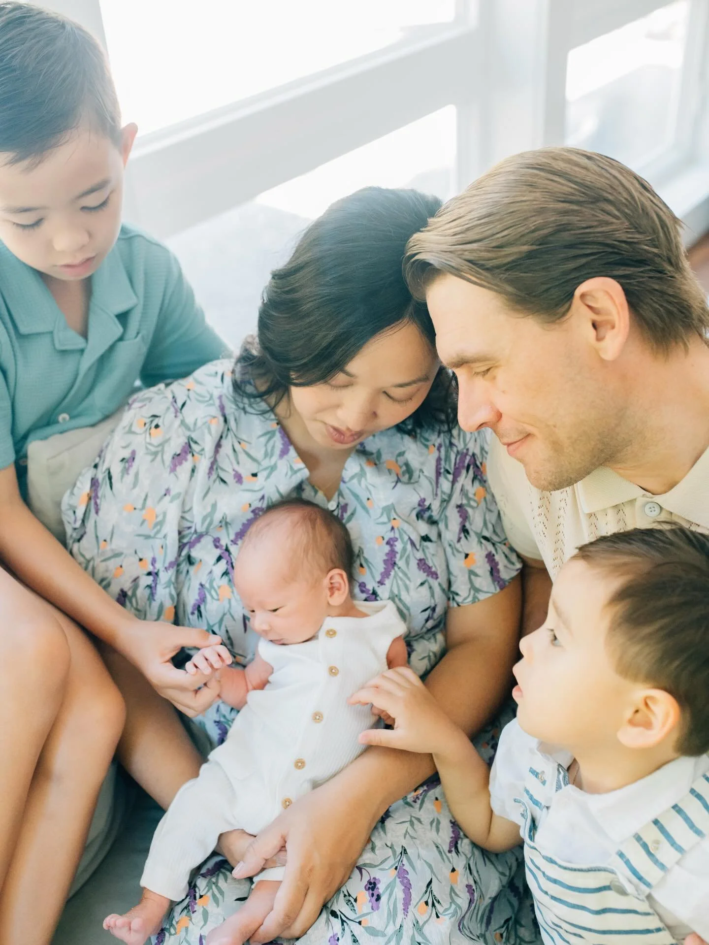 More from this gorgeous in-home session 😍
⠀⠀⠀⠀⠀⠀⠀⠀⠀
I know Mother&rsquo;s Day can be a difficult day for many reasons, but I just want to say how grateful I am for the women in my life. There have been so many times where I&rsquo;m struggling with s