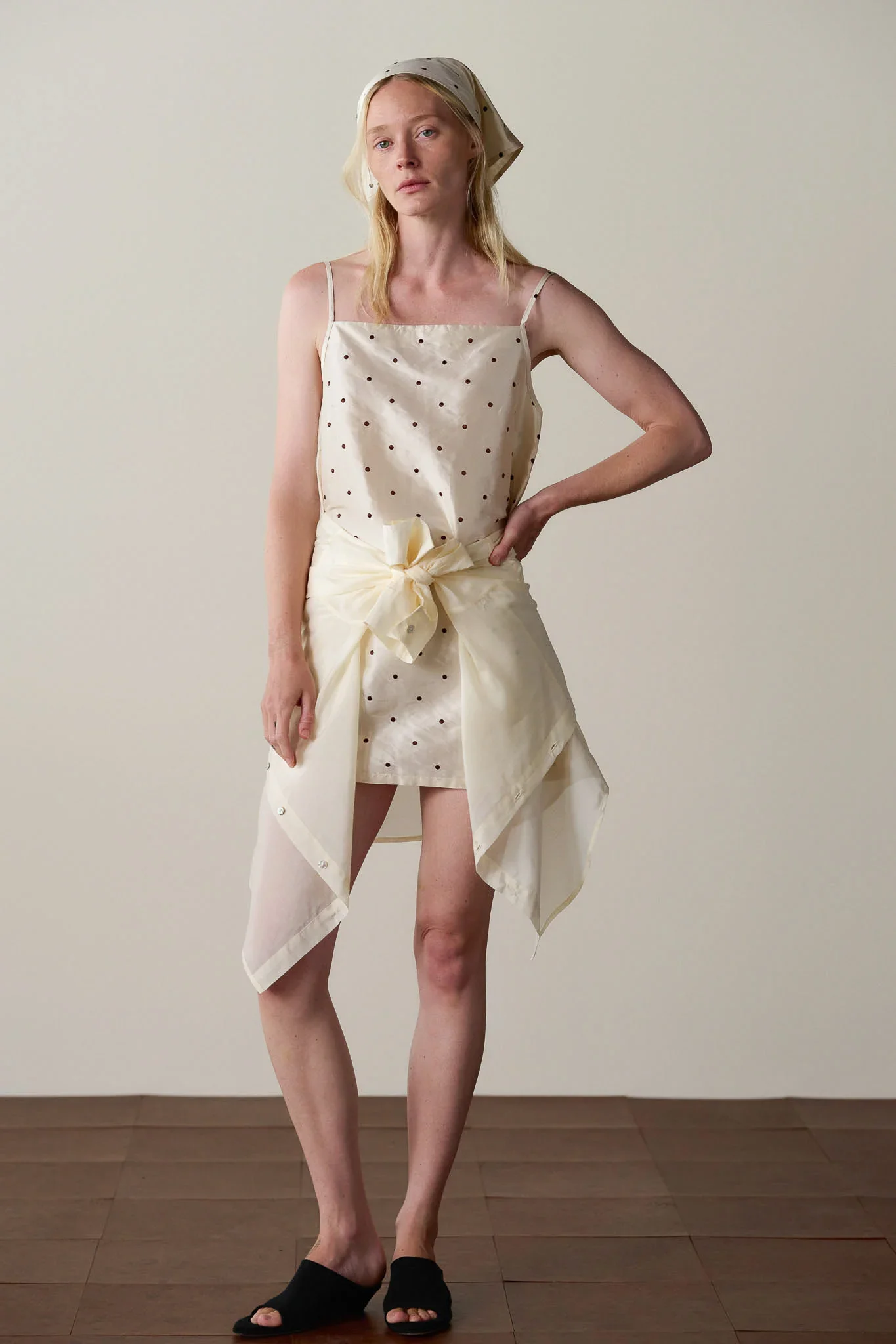 the-taffeta-mini-dress_creme_walnut-polka-dots_0160_8a5ff59c-5332-4d13-9135-adf7d7023e5d.webp