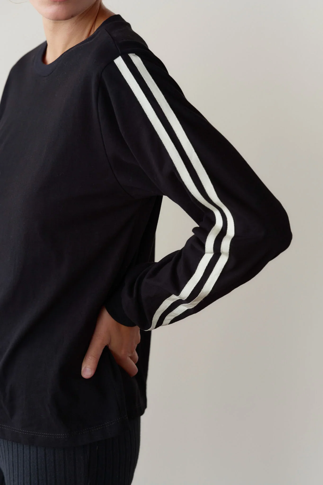 JerseyStripeLongSleeve_Jet-Creme_0014.webp