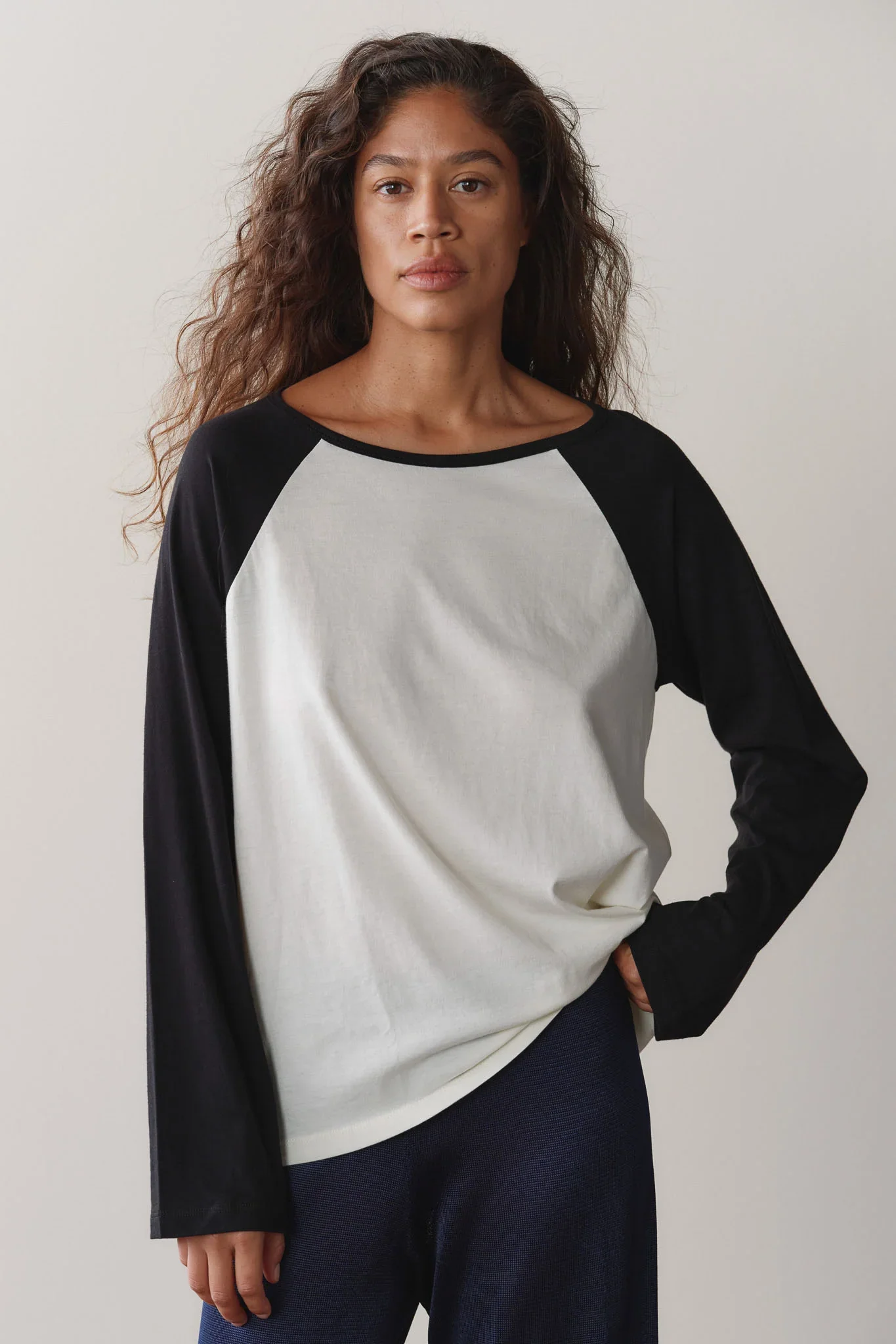 The_Jersey_Baseball_Tee_Creme_Jet_031.webp