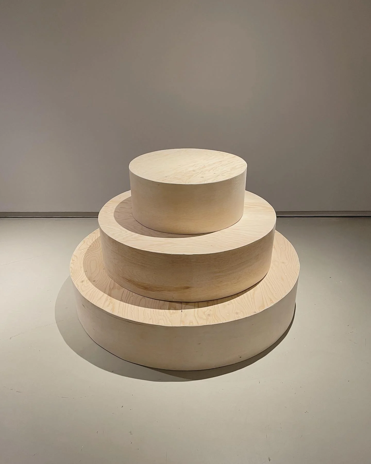 Latest art build: ✨ a custom three tiered platform for an artists photoshoot ✨