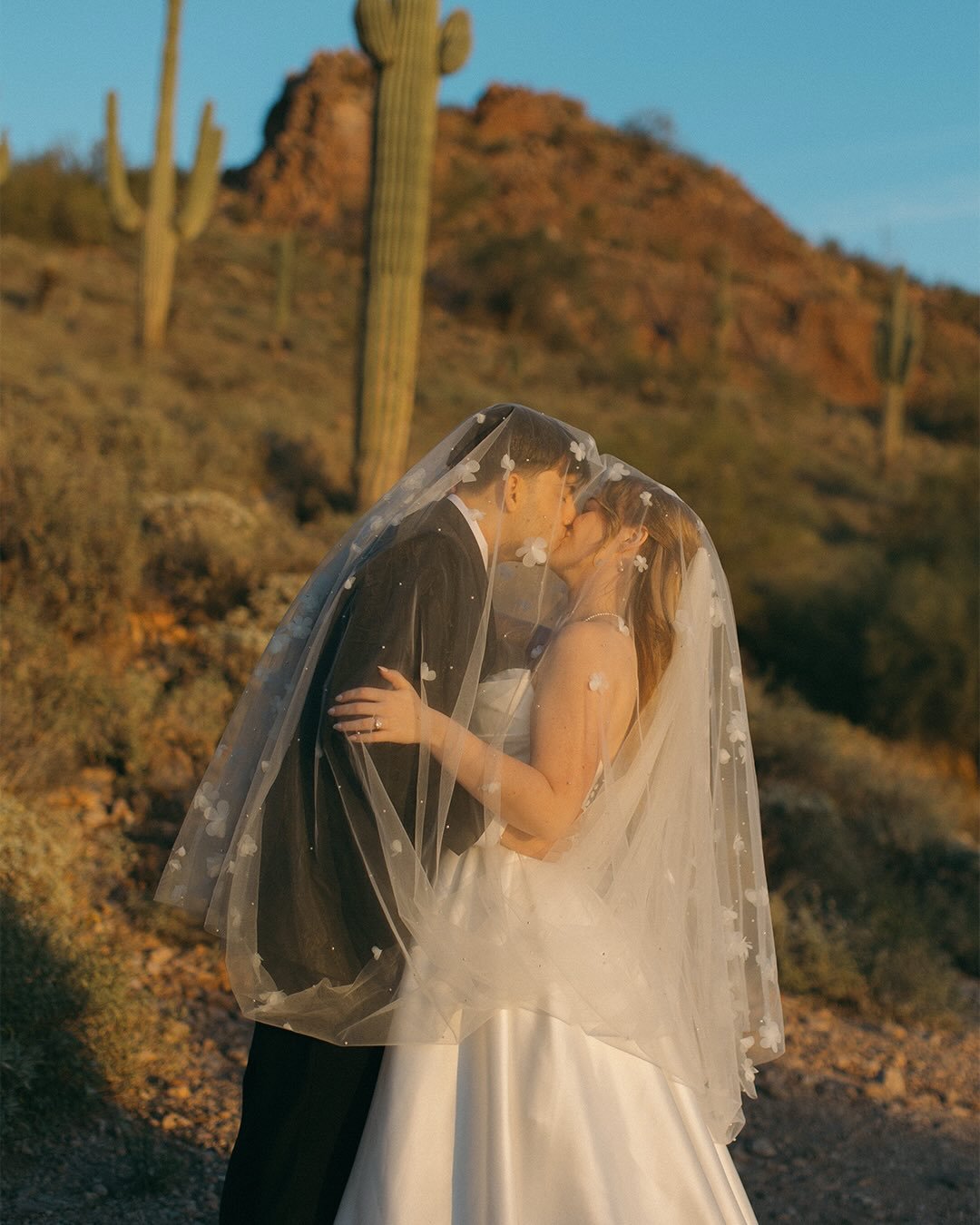 When I tell you I haven&rsquo;t stopped thinking about these bridals since February 21 🥲

Sunset bridal portraits for Tayler and Kesin, from their Gold Canyon Golf Resort wedding in Phoenix, Arizona 🌵