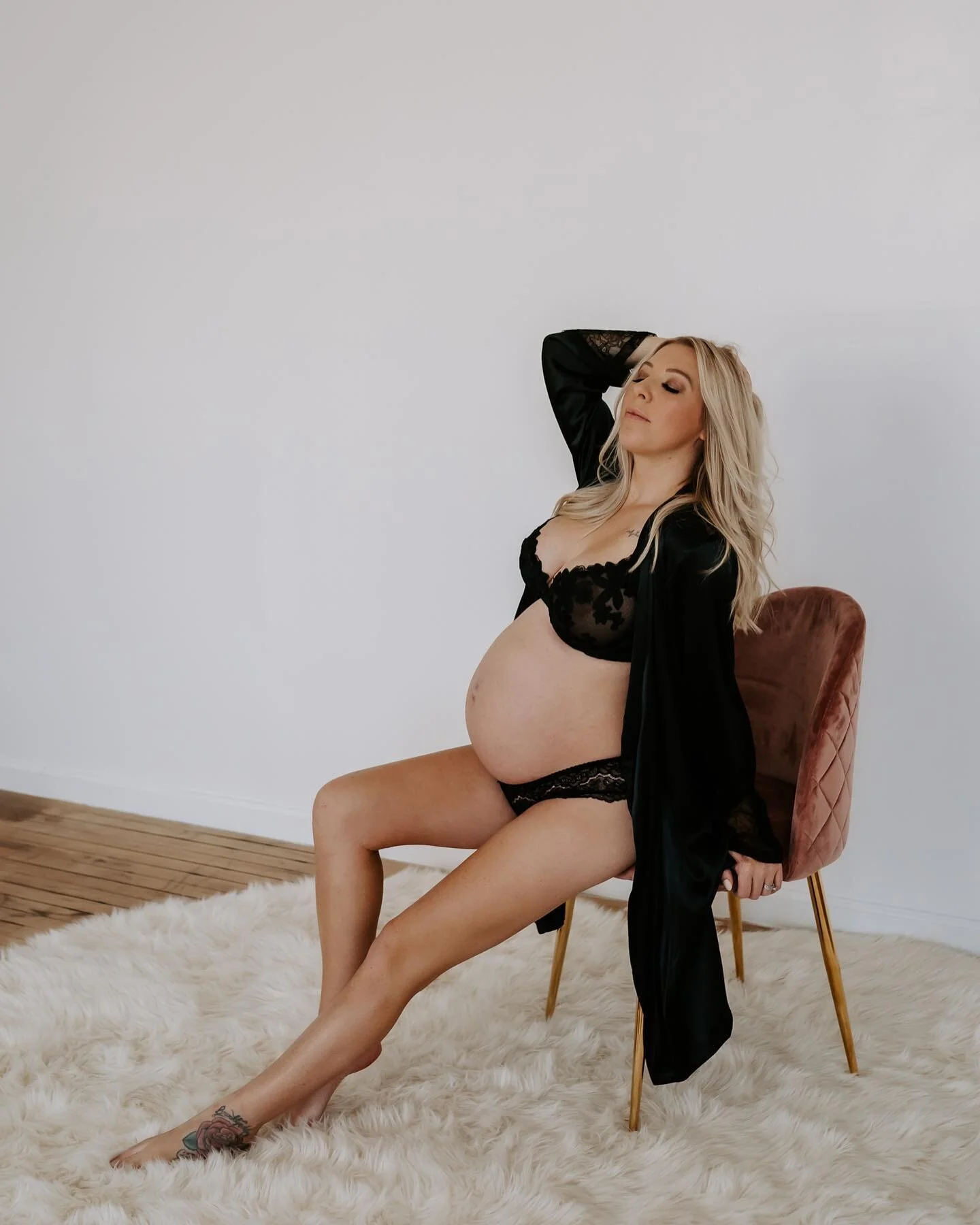 Holy smokes!

My last session of the year was this weekend and it was definitely one for the books! This lady right here is one hot mama!