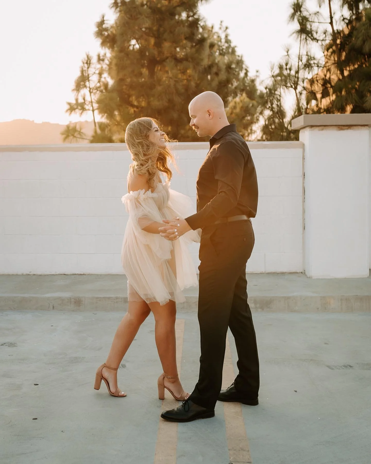 It&rsquo;s time for me to celebrate and have a couples/engagement session GIVEAWAY!

My new website design is finished and is officially live so please take a moment today and go scope it out! The amazing @heidiheartstudio is a goddess and revamped e