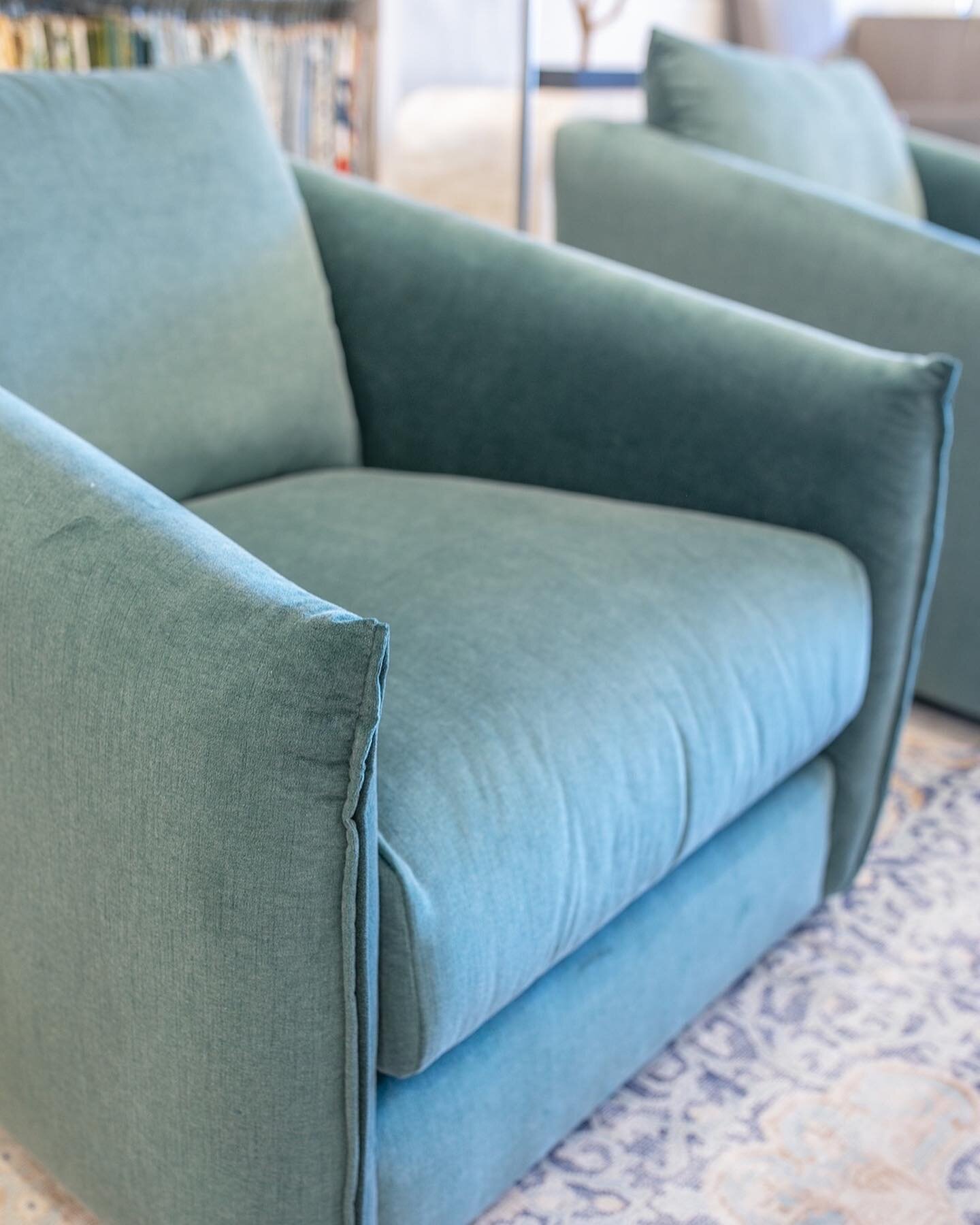 Moody green swivels with a flange accent will make your world spin! 💙💚 #SwipeSwipeSwipe #DoubleTap #HenryHomeInteriors