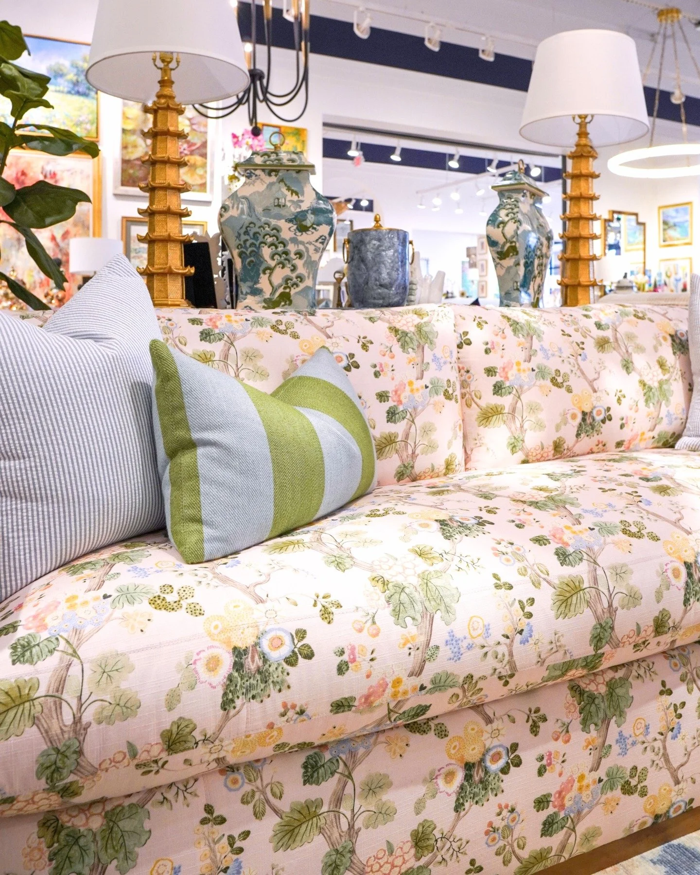 New year, new patterns. This plinth base sofa is the perfect way to bring fresh light into the new year. 
#interiordesign #henryhomeinteriors #furniture