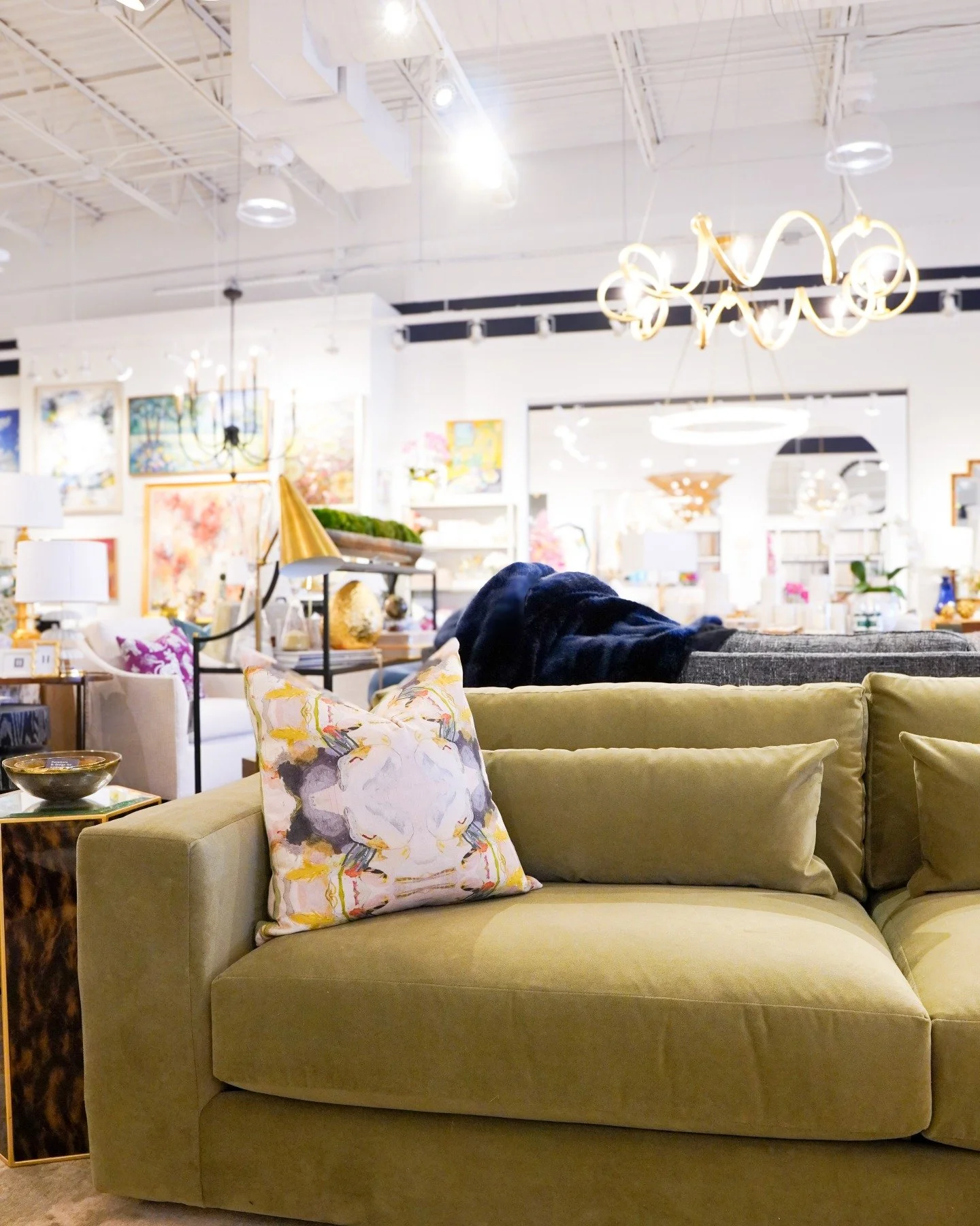 The chartreuse moss couch is the statement piece your space has been waiting for. Rich in color and made for comfort.

#henryhomeinteriors #furniture #timelessdesign