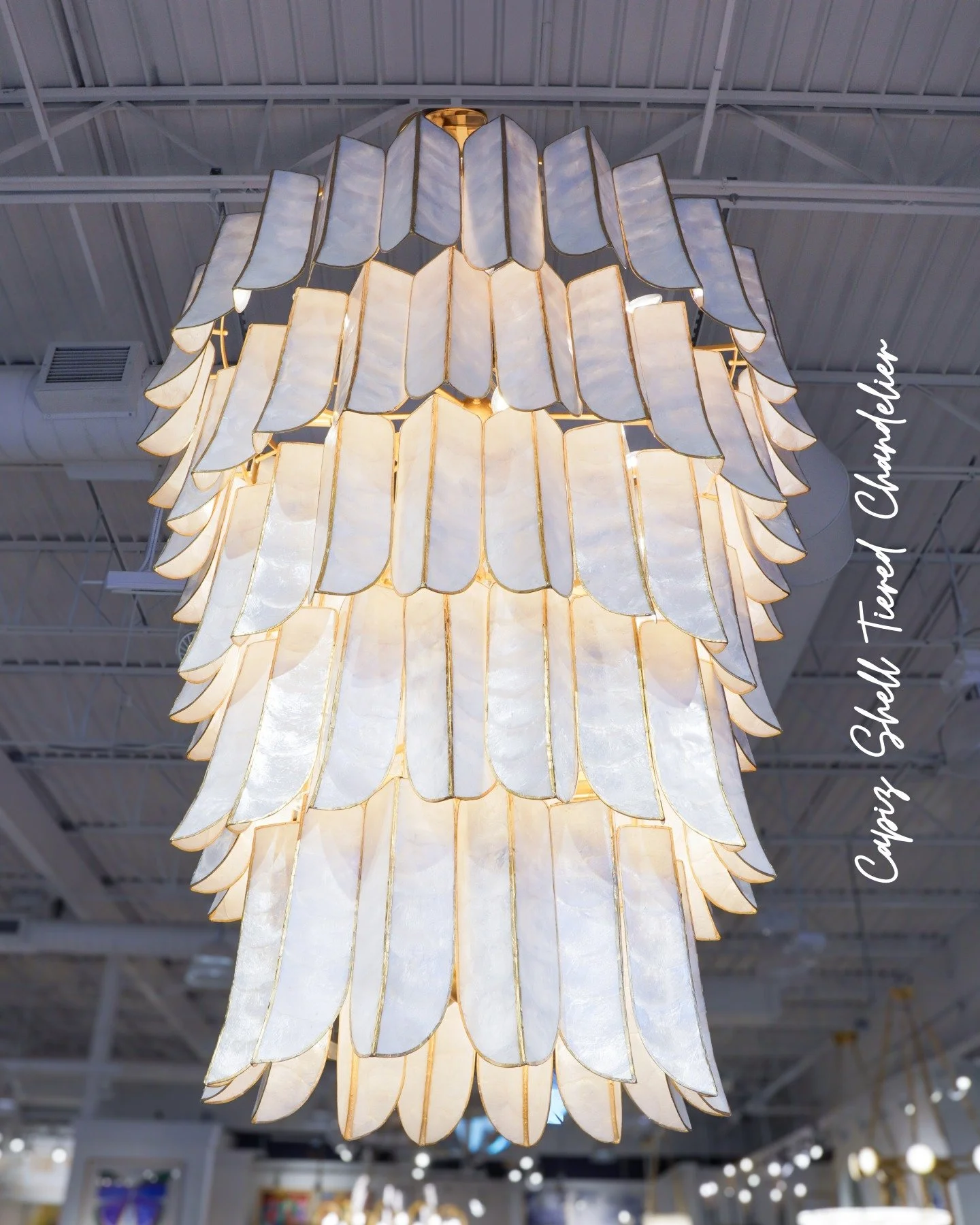 The finishing touch: new lighting.
#henryhomeinteriors #luxuryliving #fillyourhomewithhhi