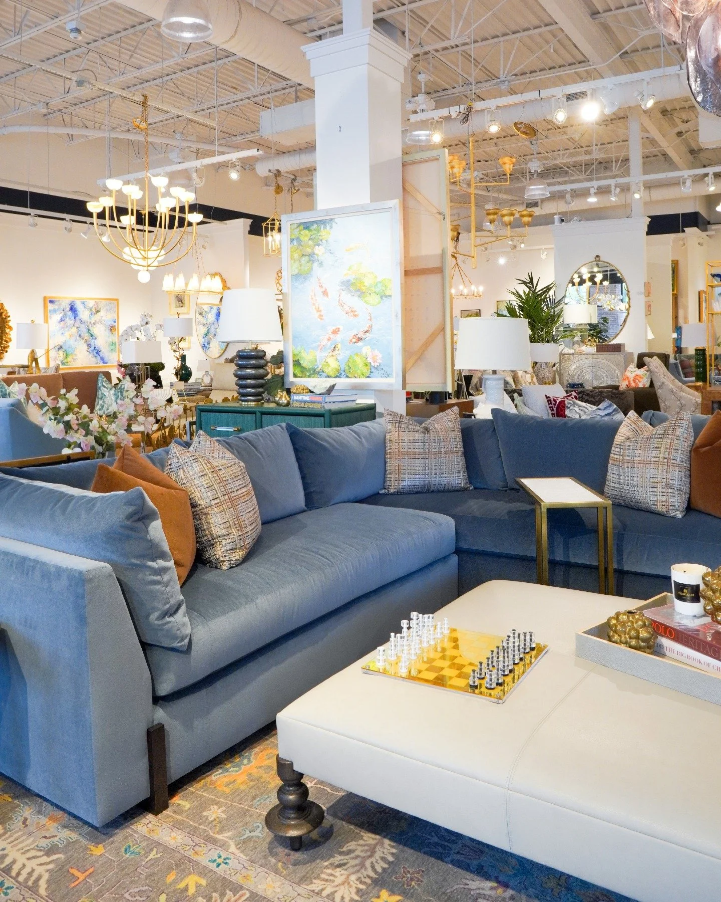 A true gathering space 🛋️💫

#henryhomeinteriors #luxuryliving #homeinspo #furnituregoals