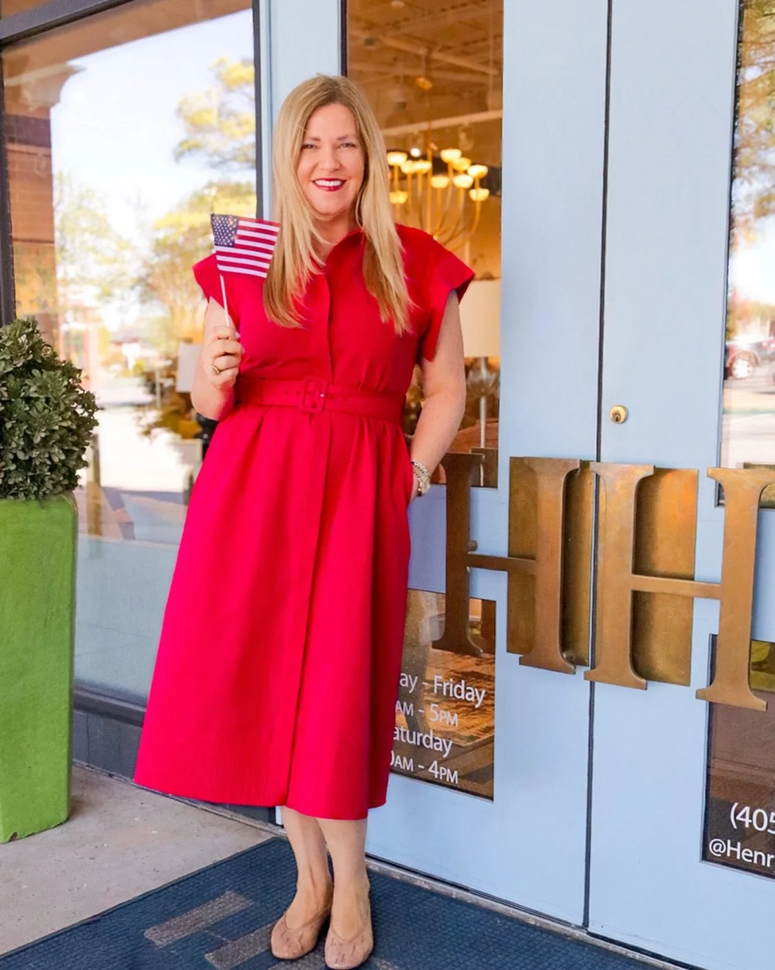 Today we remember and honor those who gave all for our freedom&hearts;️🤍💙

Our showroom is closed today in observance of Memorial Day &mdash; we&rsquo;ll see you tomorrow! #RedWhiteAndBlue #Thankful #HenryHomeInteriors