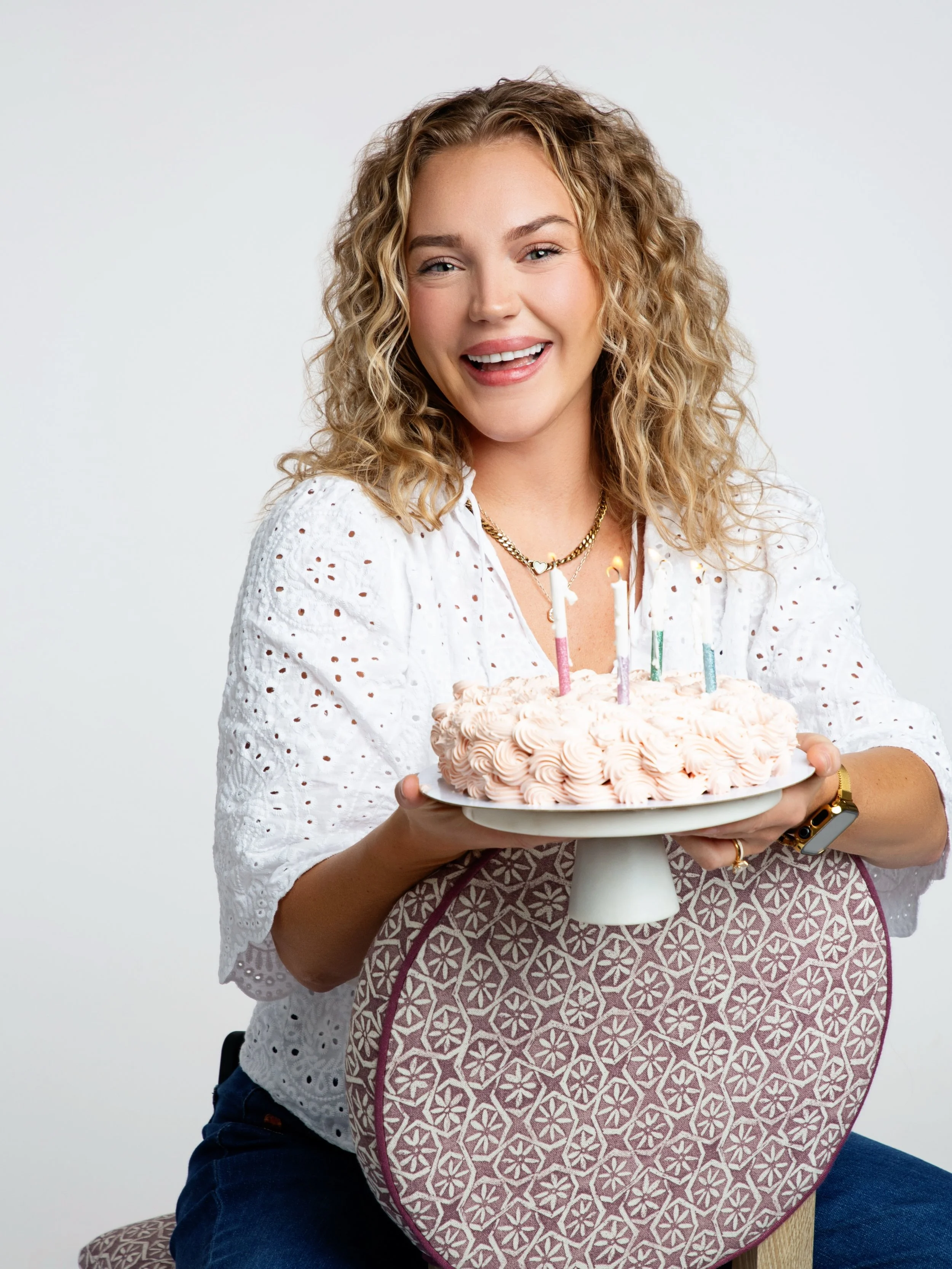 Join us in wishing our Design Assistant, Chloe, an absolutely fabulous birthday 🎉🪩🩷 #HBDChloe #BirthdayVibes #HenryHomeInteriors