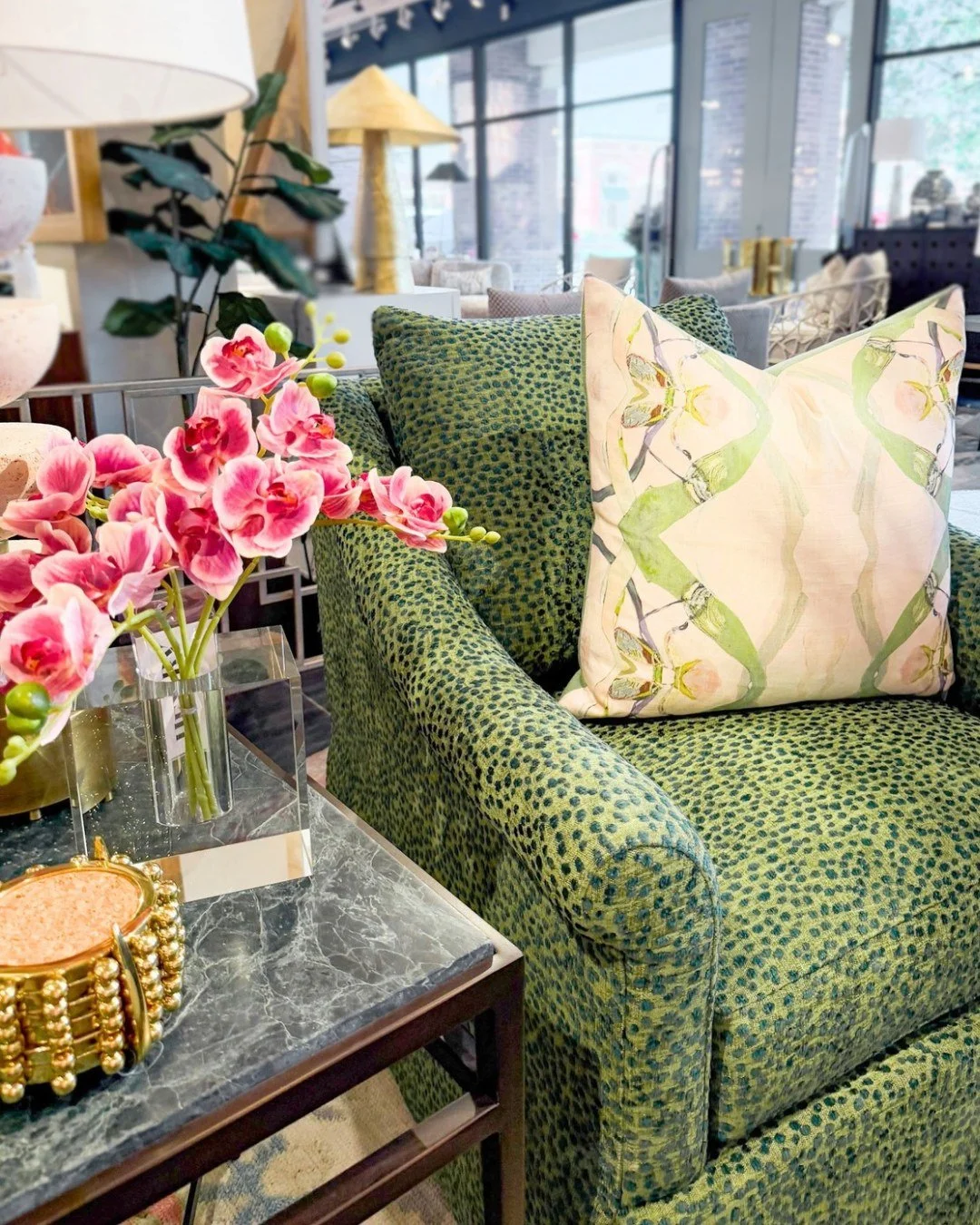 Never met a print we didn't like ✨

#swivelchair #interiordesign #interiorinspo