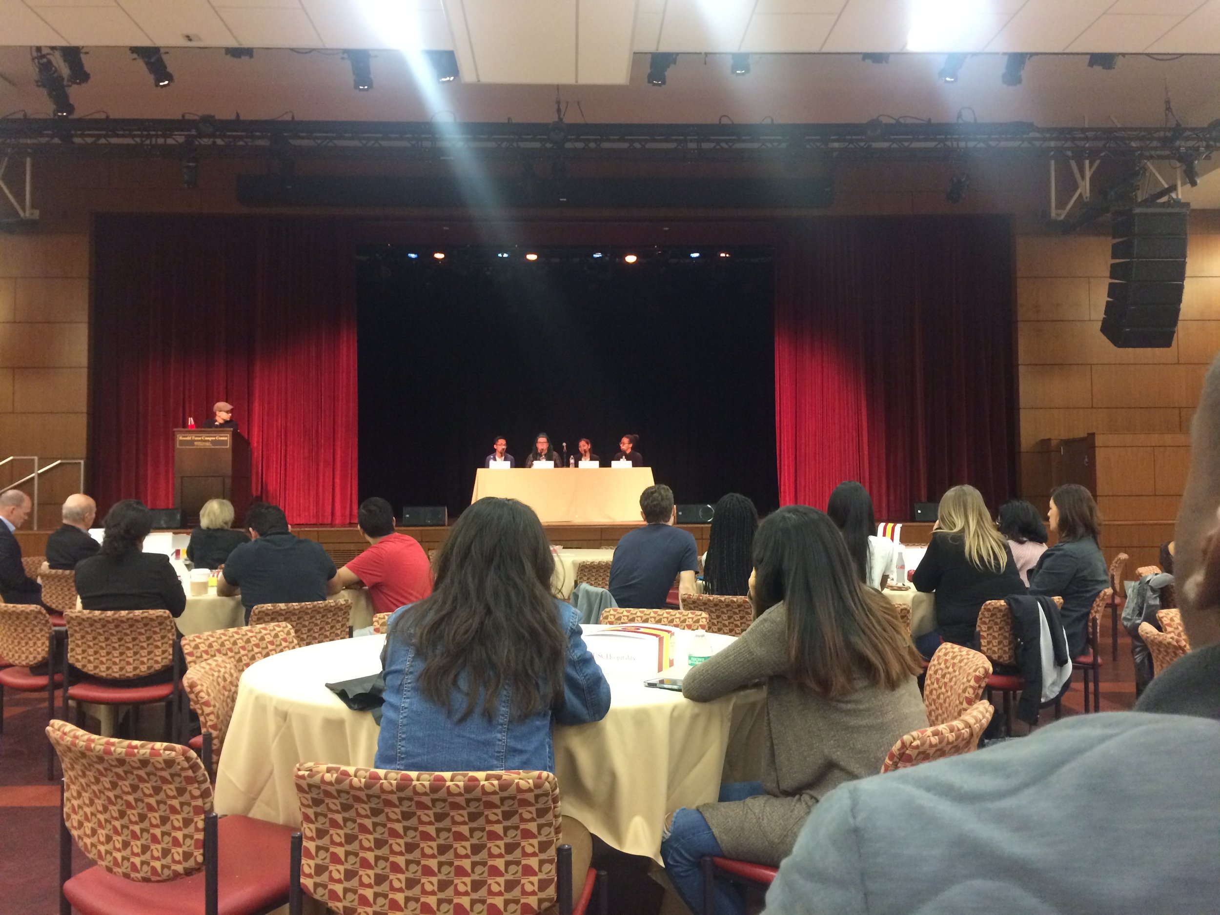 Actividad Comunitaria: Voluntario en la conferencia de Estudiantes Universitarios de Primera Generación de la USC