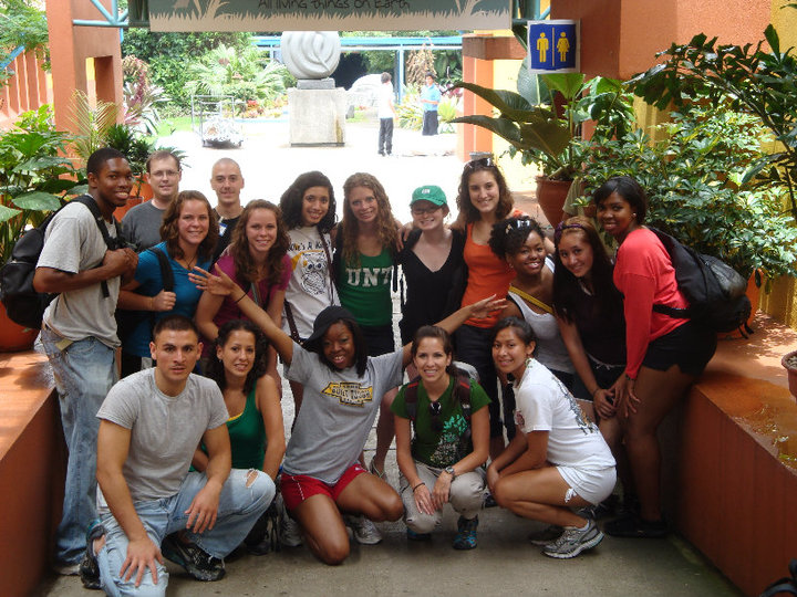 Noticias: "El Dr. Dan Spears viaja a Costa Rica con Emerald Eagle Scholars"