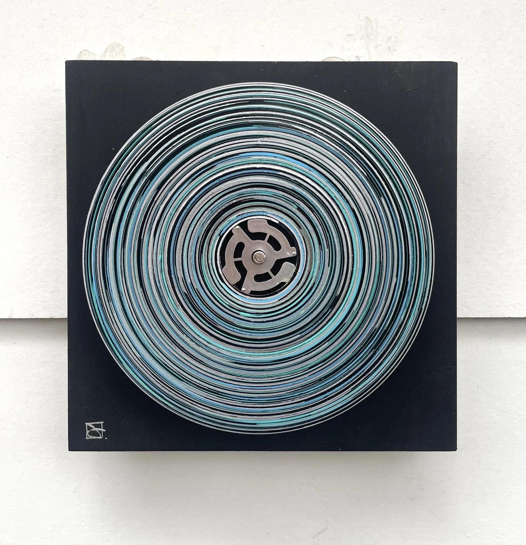 Silver Wings (Merle Haggard)
 
8x8 Painted Up-cycled 45 Record on Wood Panel