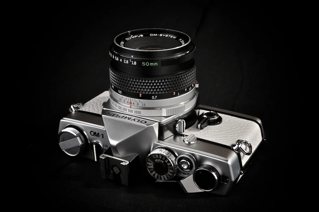 OM-1-Face-up