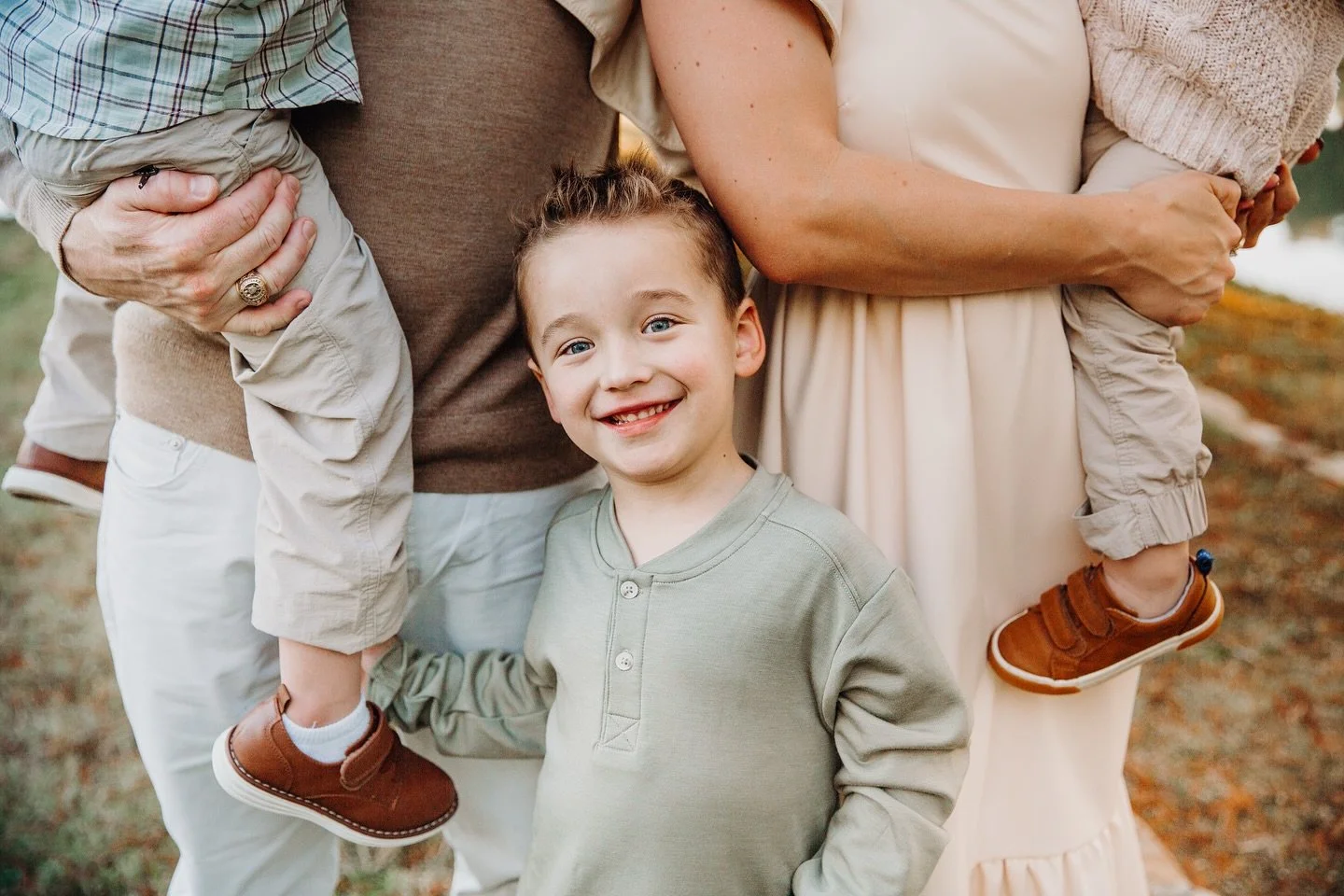 🍁 Three days into September and HALF of my fall mini sessions are already booked!! I am so grateful and excited to see so many wonderful families this fall!
🍁 If you are on my email list or a returning client and have been meaning to book a mini s