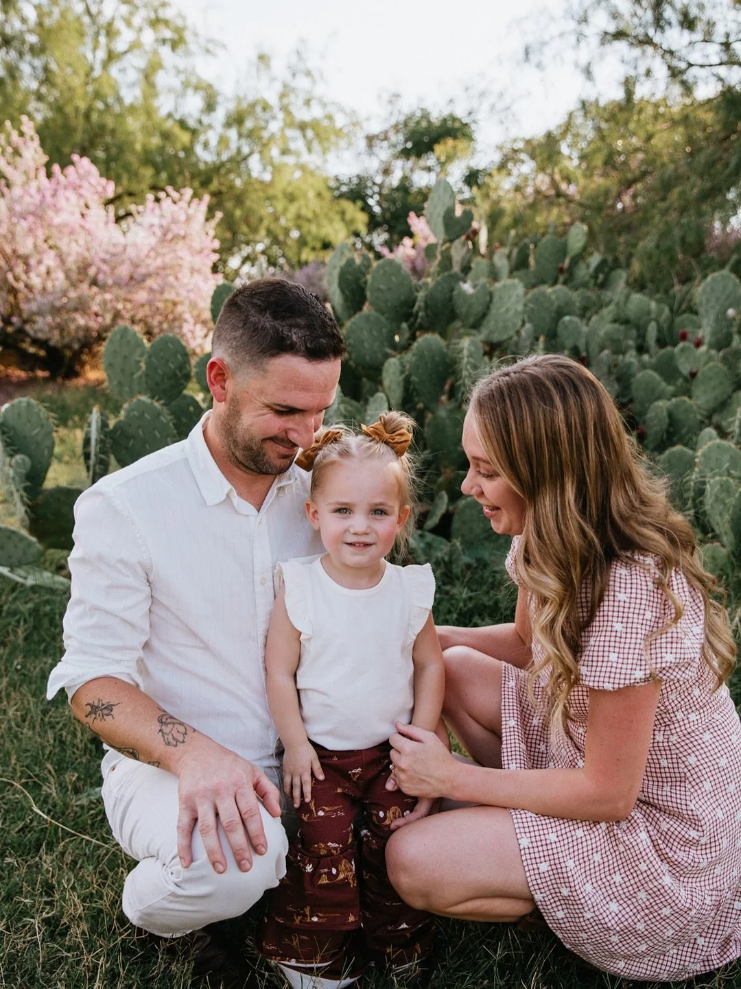Excuse me while I make mini sessions with cacti my whole personality!🌵I’m obsessed with the mini sessions I had yesterday evening in Ft. Worth!! The weather was warm & breezy, the sunset was golden, and the Texas sage was blooming! If you&