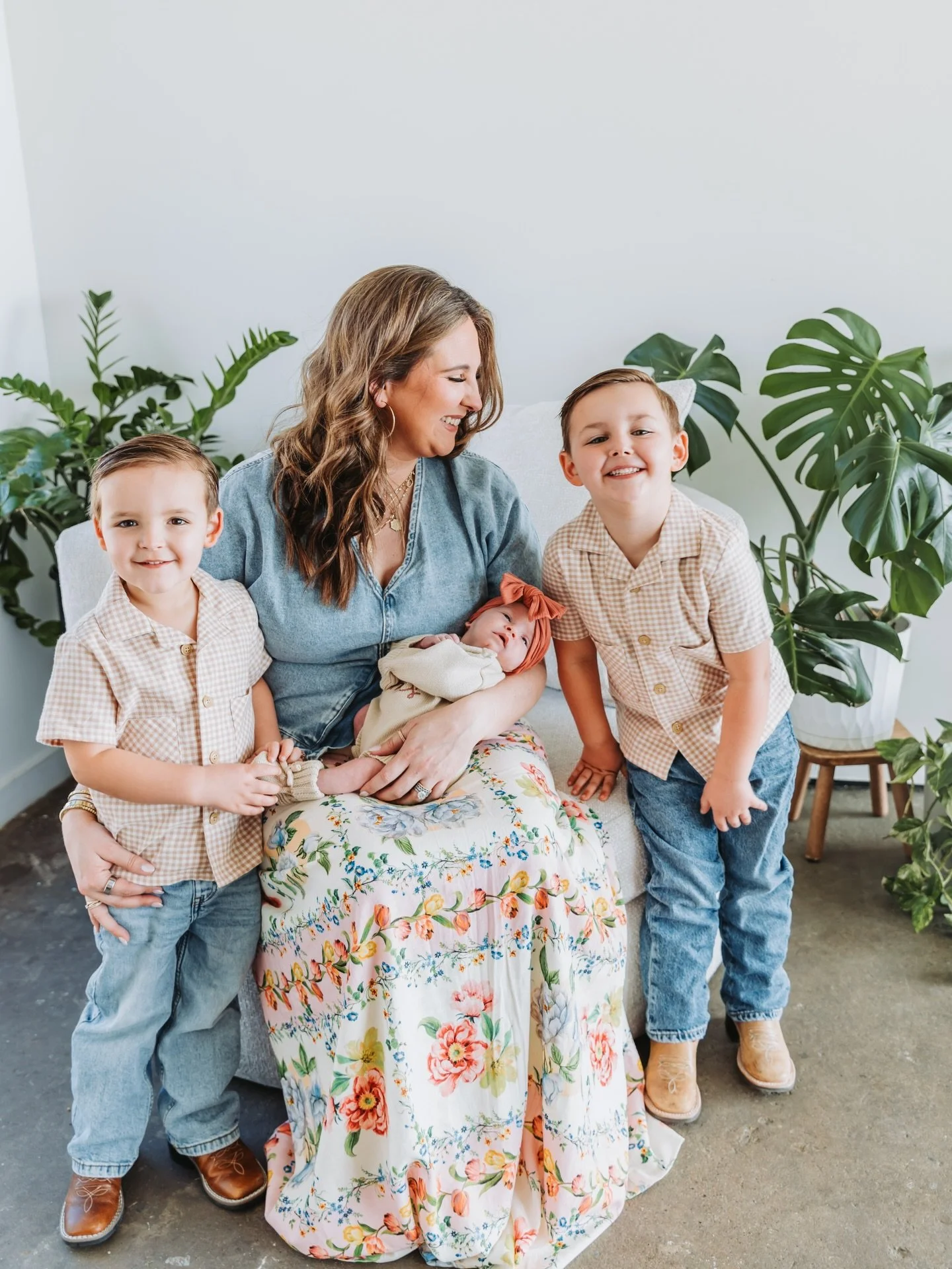 🤍Maybe I&rsquo;m alone here, but I think Moms deserve more than selfies! 

Hi 👋🏼 I&rsquo;m Lauren. Your friendly public school teacher turned family photographer for all the moms out there&mdash; to the moms who hold down the fort, or build it aga