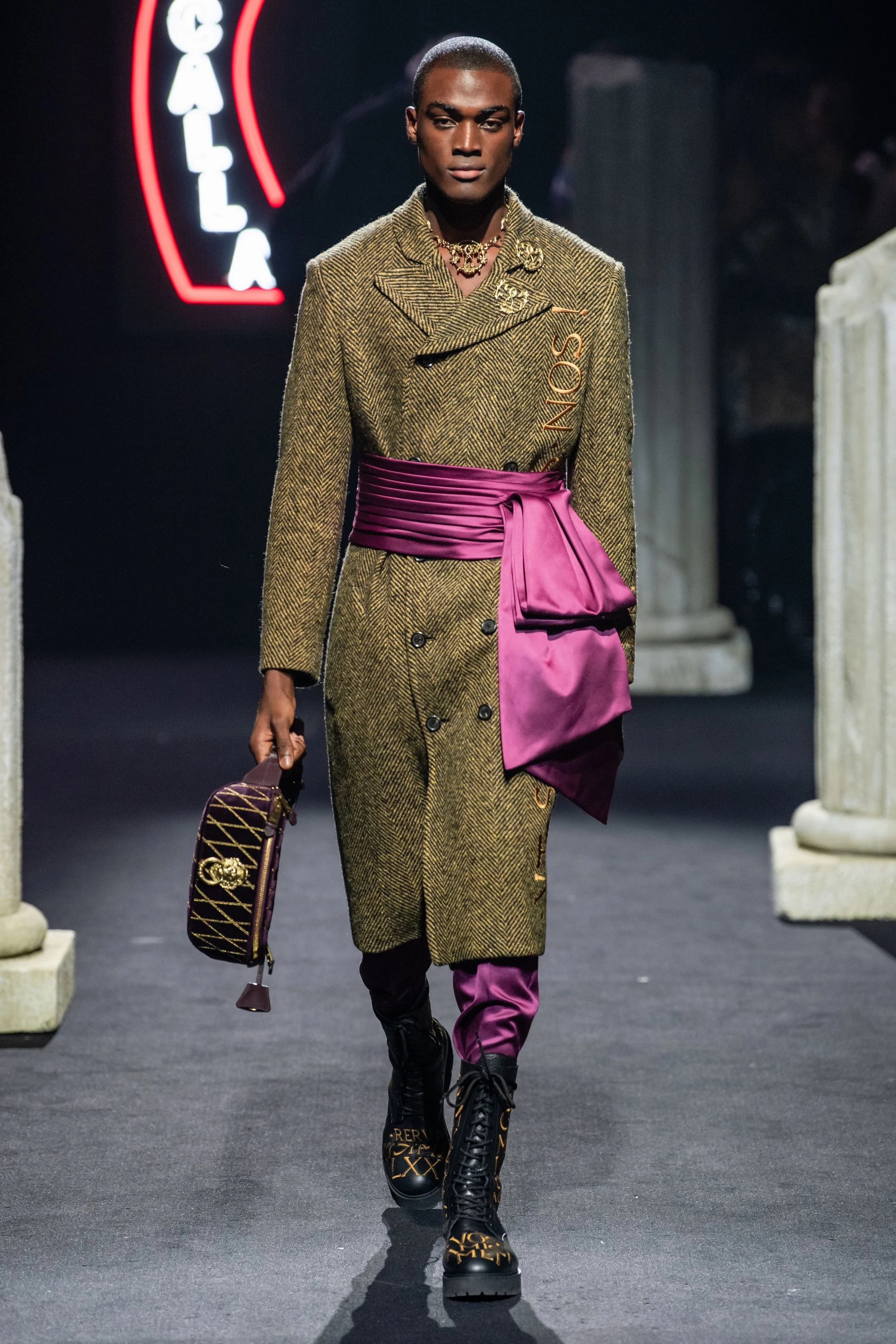 moschino.jpg
