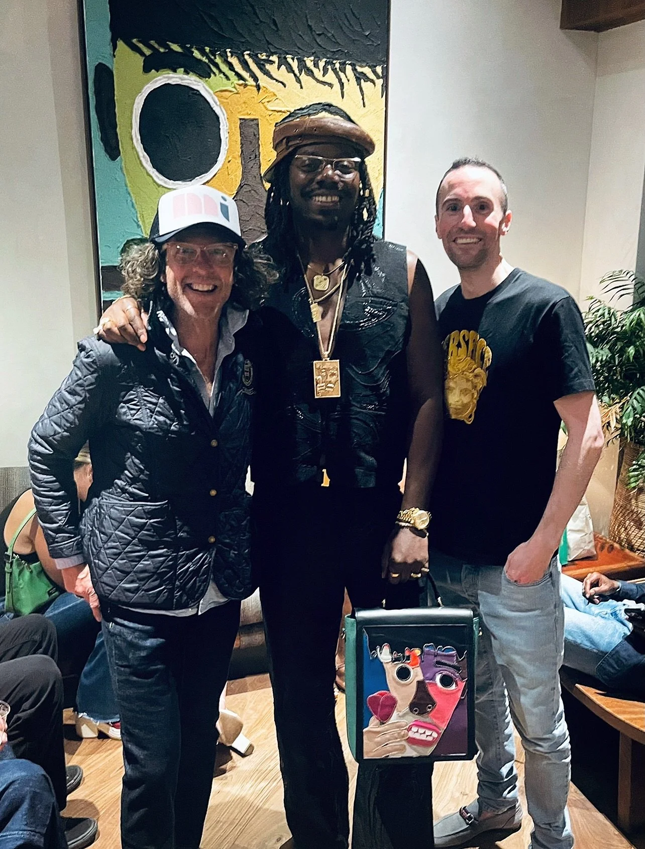 Gang&rsquo;s all here 🍎 @artmegastar ✨