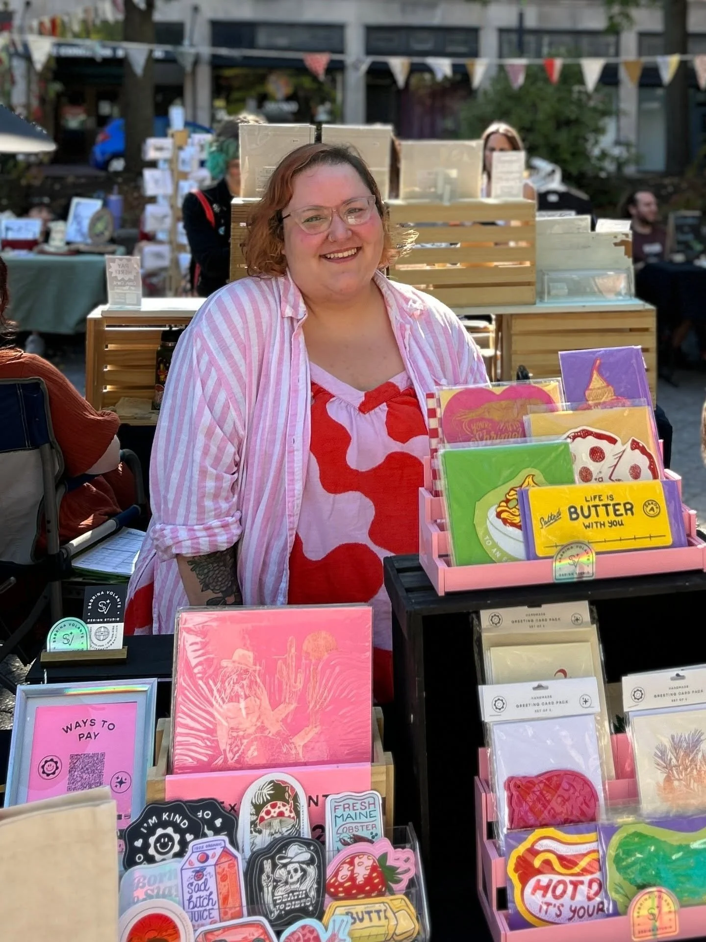 That's a wrap on summer markets! This was my first summer trying to vend at a market each month and I learned so much. 🌟 Thank you to everyone who stopped by and special thanks to @underdogcandles for these cutie photos of me from Sunday &hearts;️ I