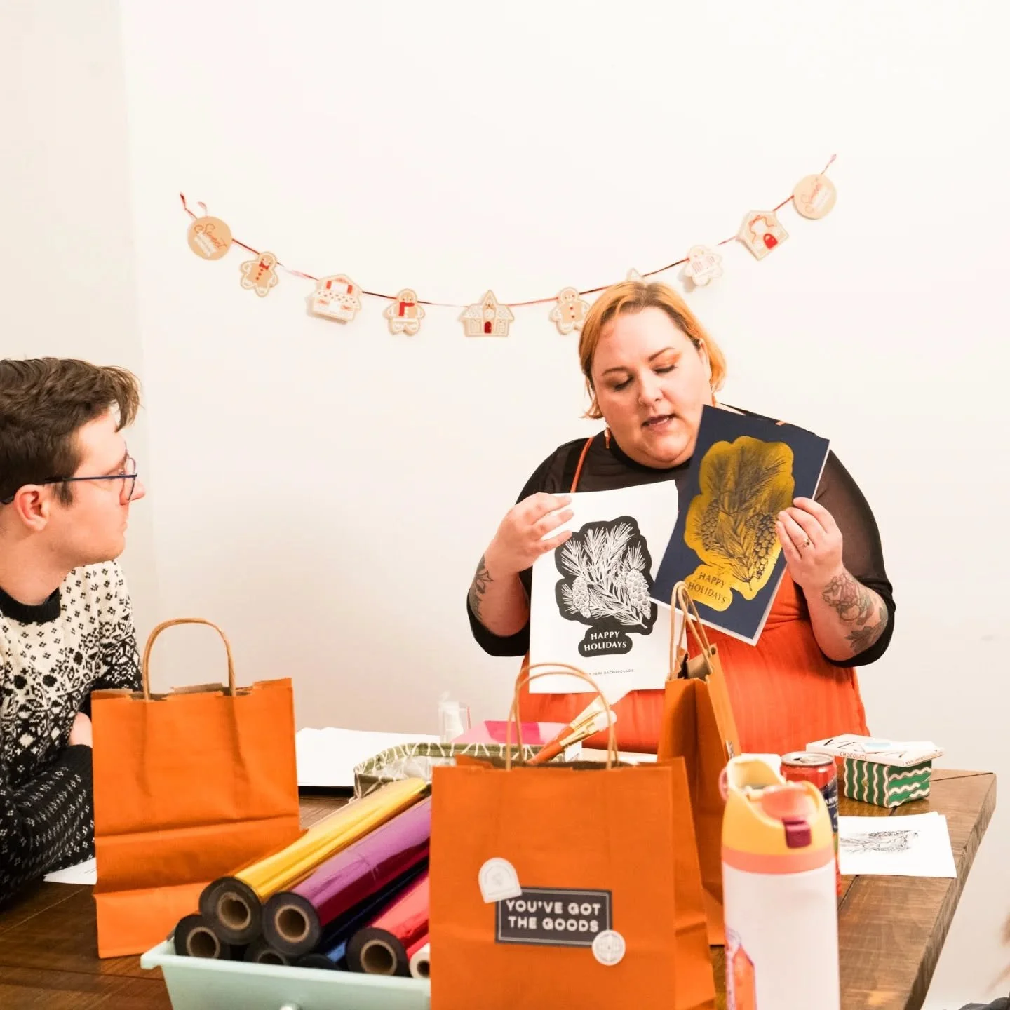 My dear friend @sokvonny took some sweet photos at the last foiling workshop and they reminded me how fun it is all over again! I love running these workshops and I always end the night feeling inspired by everyone's creations. 😍 Can't wait to see y