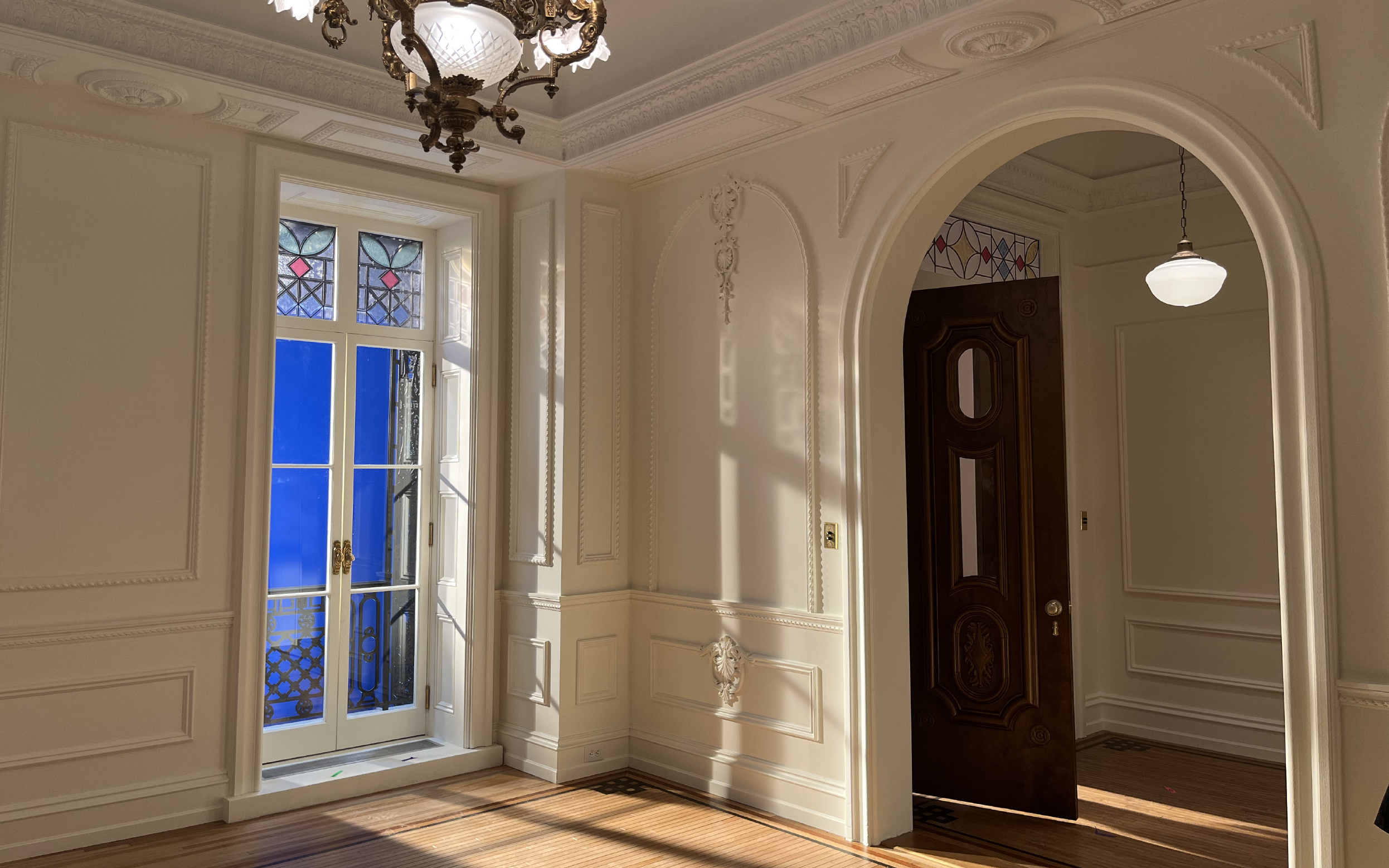  CARRIE’S GRAMERCY PARK TOWNHOUSE 