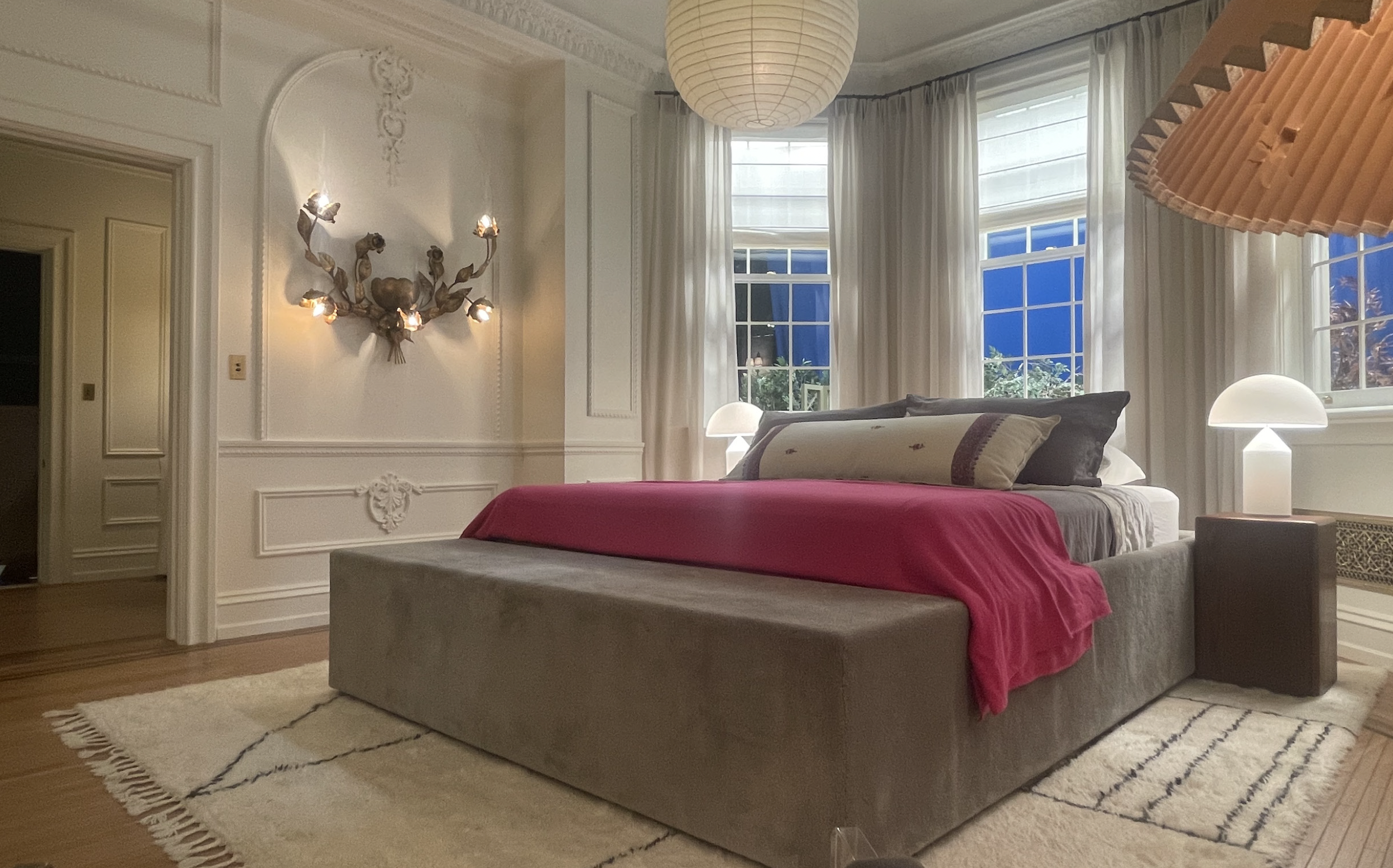  CARRIE’S GRAMERCY PARK TOWNHOUSE 