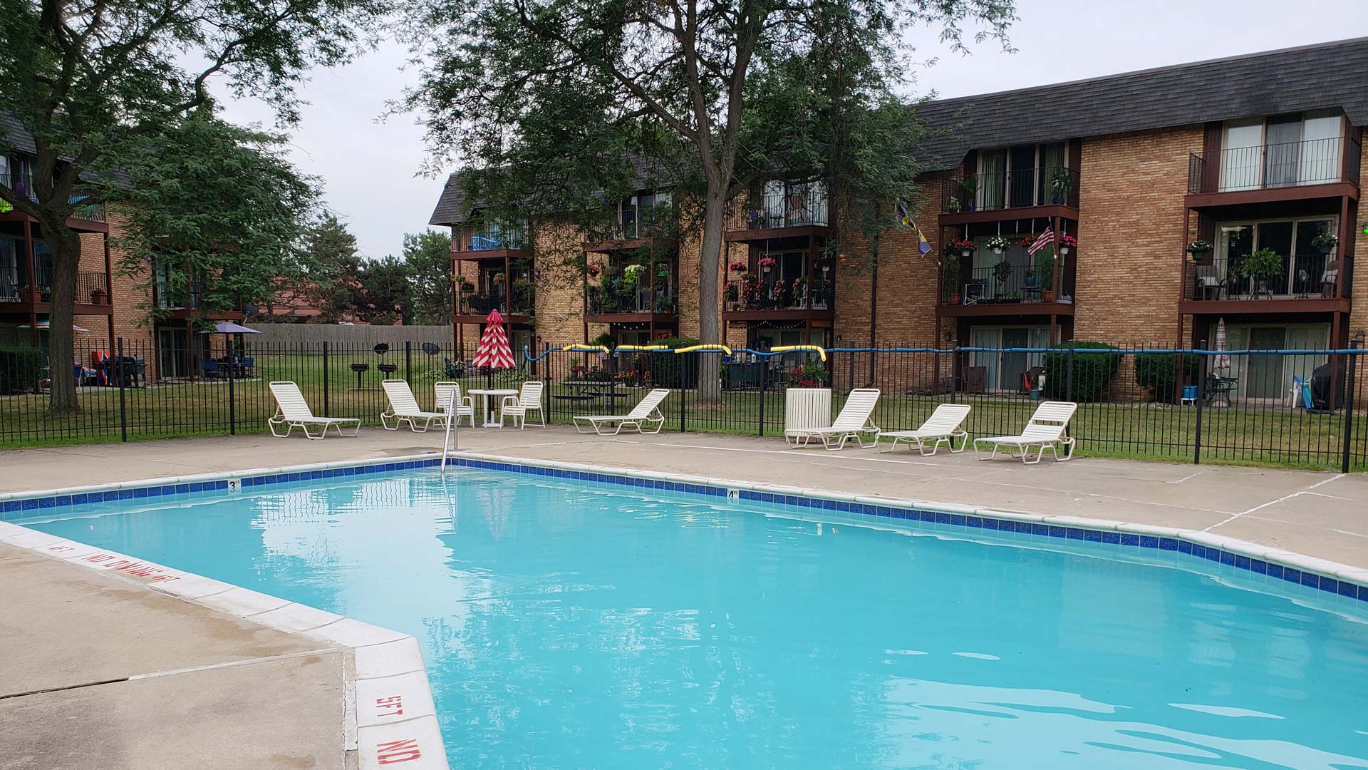 Old-Towne-Villa-Apartments-Swimming-Pool.jpg