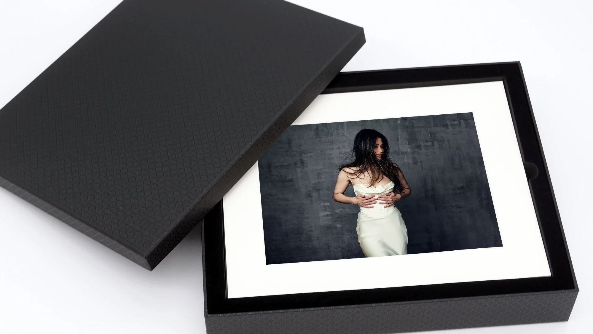 A beautiful and timeless keepsake foliobox has arrived!