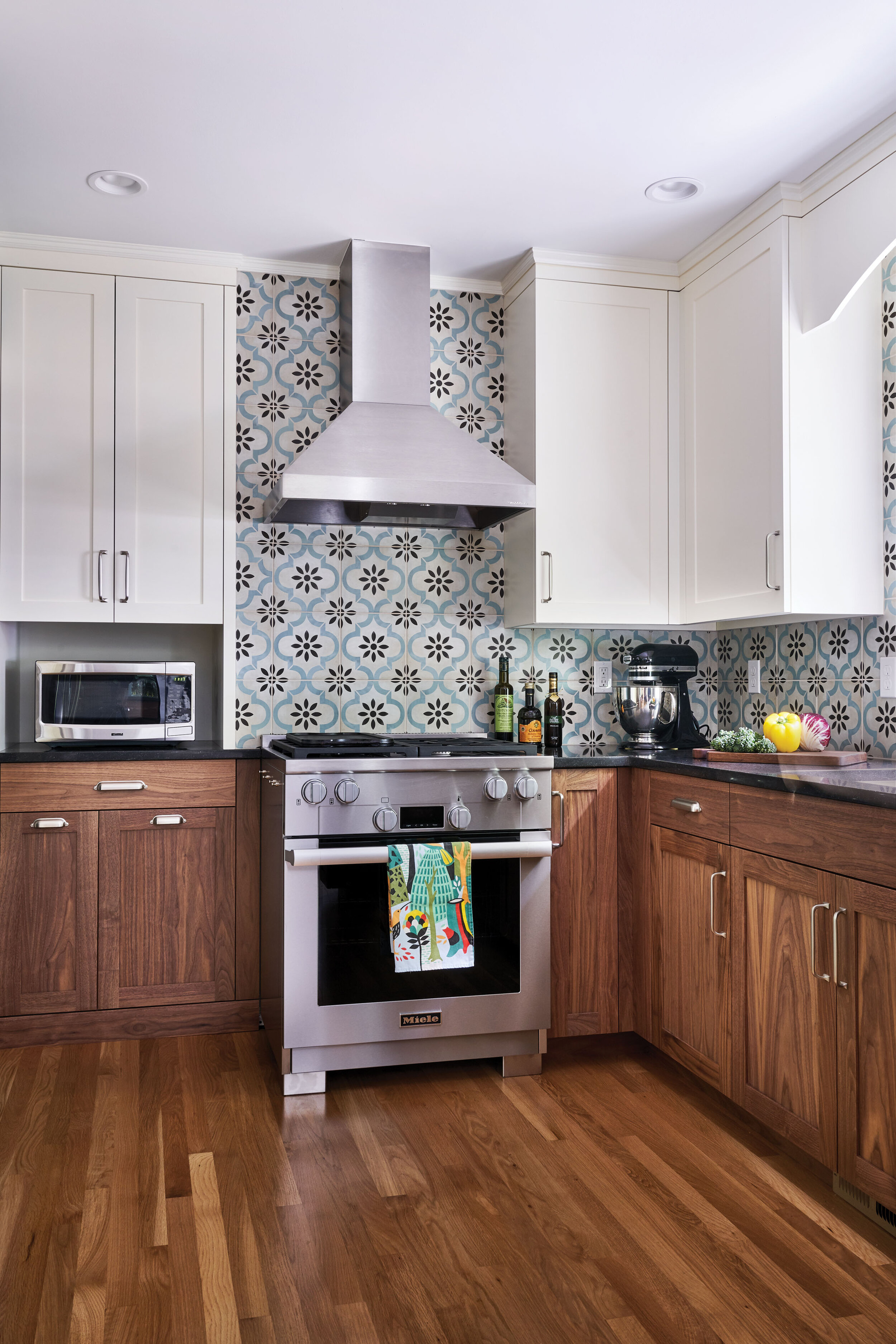 Top and bottom cabinet colors create continuity with tile and flooring. 