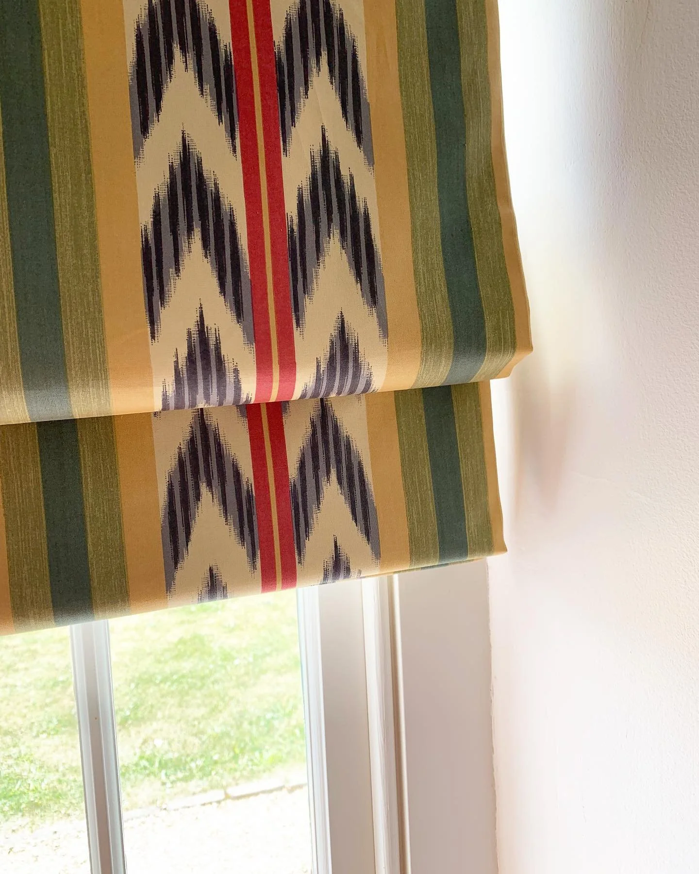 So excited to have new project images up on our website, please follow link in bio to see details of joinery, decorative lighting, window dressings, furnishings, bespoke pieces we created and much more.  Here is a little corner detail of a jazzy blin