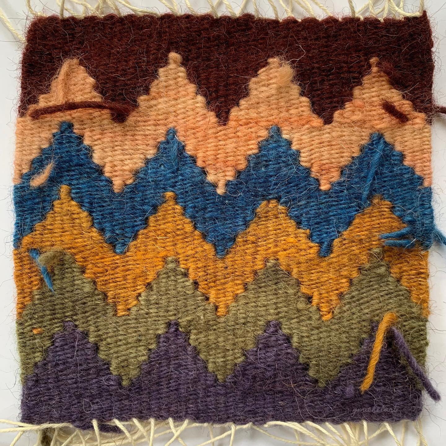 Tapestry newly off the the loom: Zigzag 5, churro wool weft yarn
.
.
.
.
.
.
.
.
#tapestryweaving #handweaving #fiberart #fiberarts #fibrearts #fibreart #fibreartist #textileart #yarnlove #weaving #tapestryart #tapestryweaversofinstagram #weaversofin