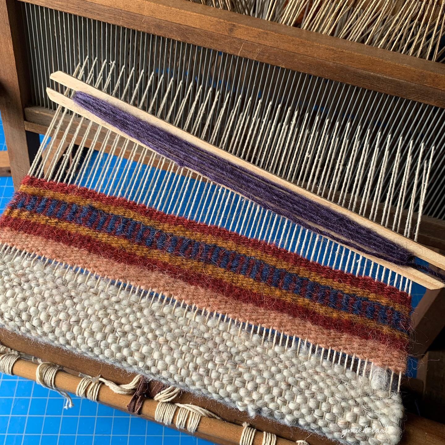 Playing with my new toy, a new-to-me, two-shaft table loom 
.
.
.
.
.
.
.
.
#tapestryweaving #handweaving #fiberart #fiberarts #fibrearts #fibreart #fibreartist #textileart #yarnlove #weaving #tapestryart #tapestryweaversofinstagram #weaversofinstagr