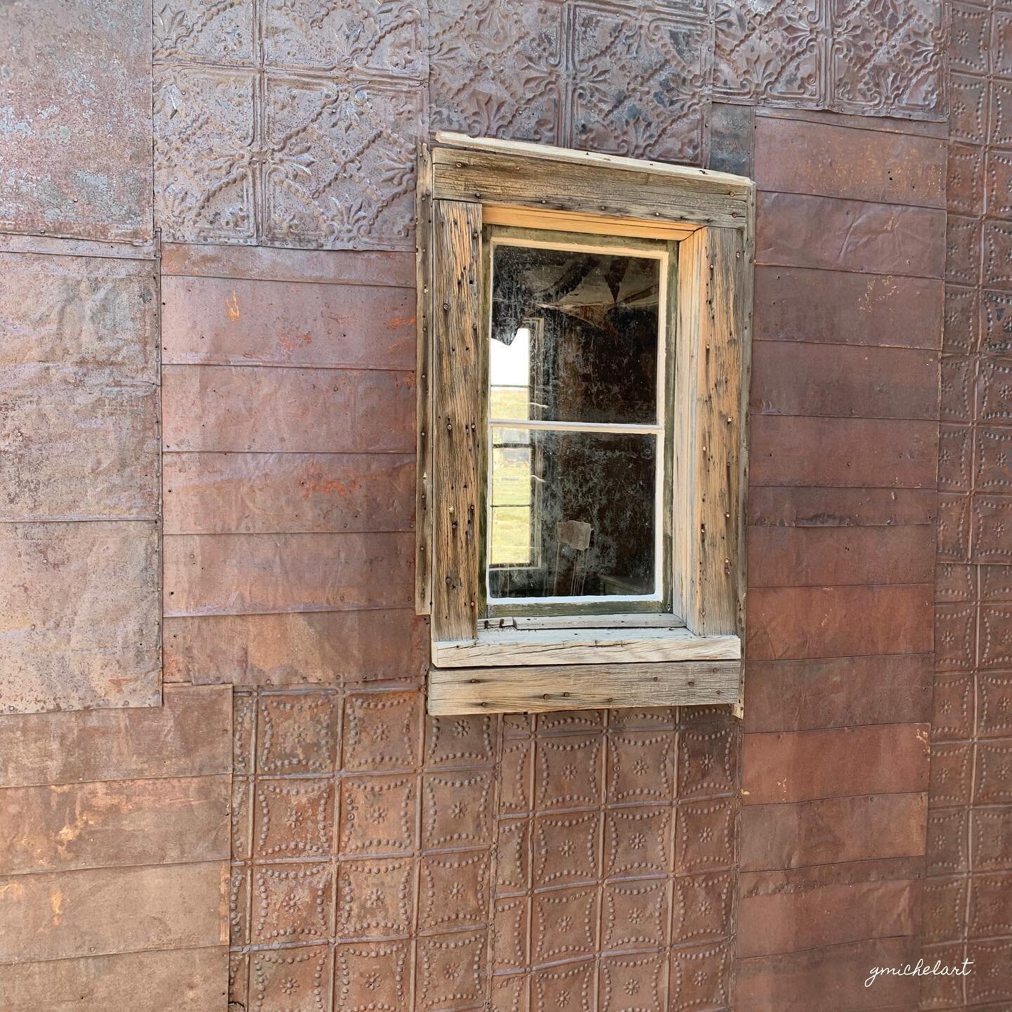 Patchwork metal siding: tin cans and Victorian pressed tin ceiling tiles; abandoned house; July 2022
.
.
.
.
.
.
#ghosttown #ghosttowns #bodieghosttown #intentionalart #abandonedplaces #abandonn&eacute; #abandonned #abandoned #abandoned_junkies #patc