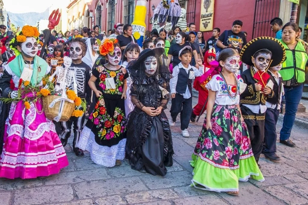 Oaxaca-dia-muertos-traditional-clothes-1024x683.jpeg