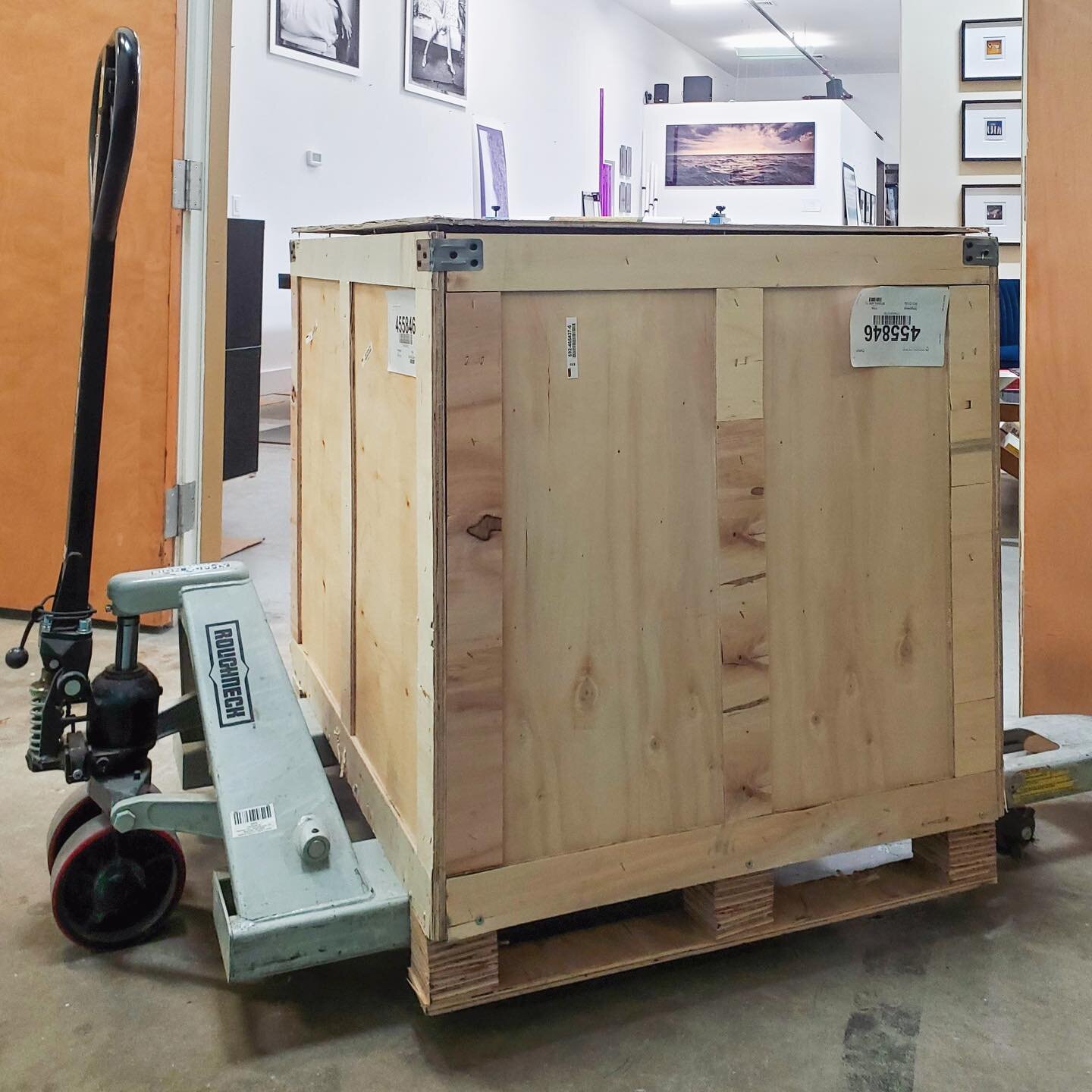 First component of a new printing system has arrived📦 More details coming 🔜!
.
.
.
#doteditions #doteditionsfineartprint #printstudio #specialdelivery #printingservice #printingcompany #newservice #newequipment #ashevillebusiness #avllocal #ashevil